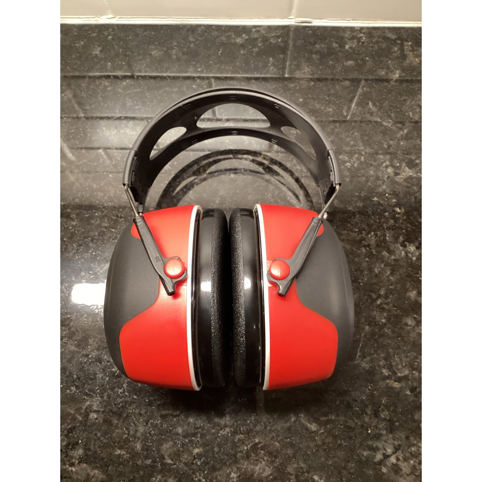 3M Pro-Grade noise - reducing earmuff