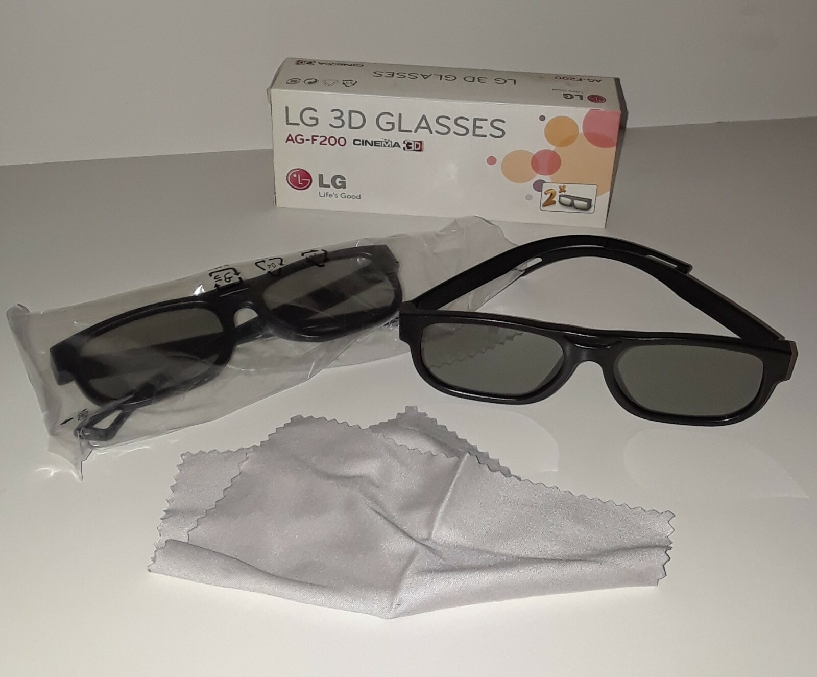 LG AG-F200 3D Glasses LG Cinema 3D - 2 pairs  IN ORIGINAL BOX Black color