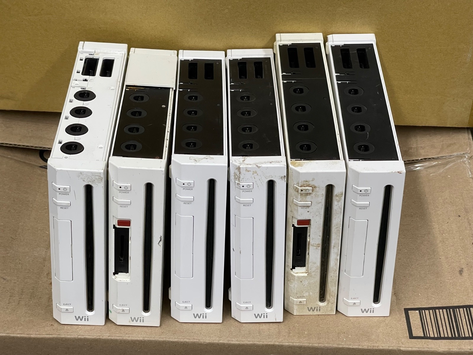 Lot of 6 Original Nintendo Wii Consoles RVL-001  *NON-WORKING* *SOLD FOR PARTS*