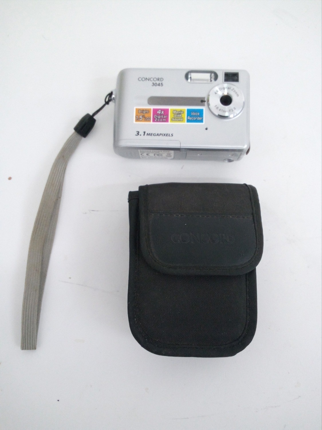 Concord 3045 3.1MP Digital Camera with Case Silver Tone VGC