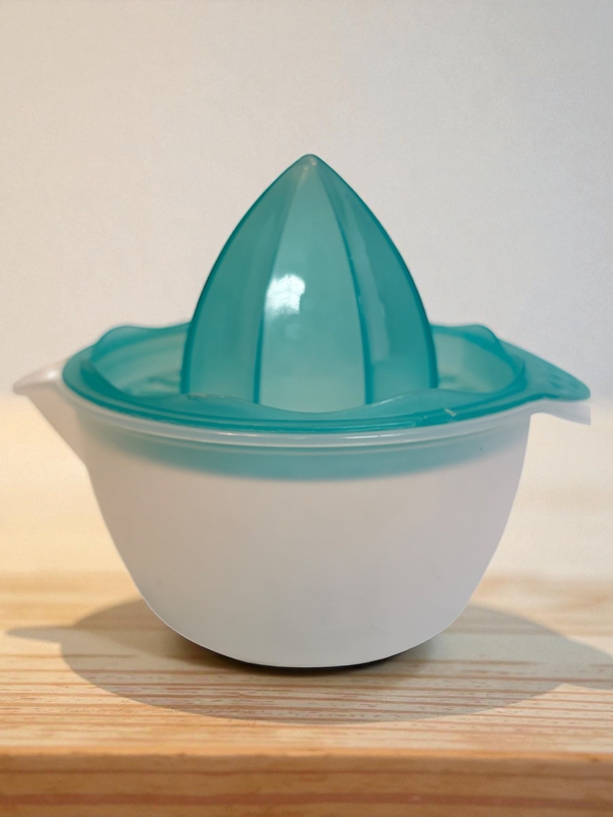 Manual Citrus Juicer With Strainer & Measuring Bowl 300ml Capacity Plastic BPA-F