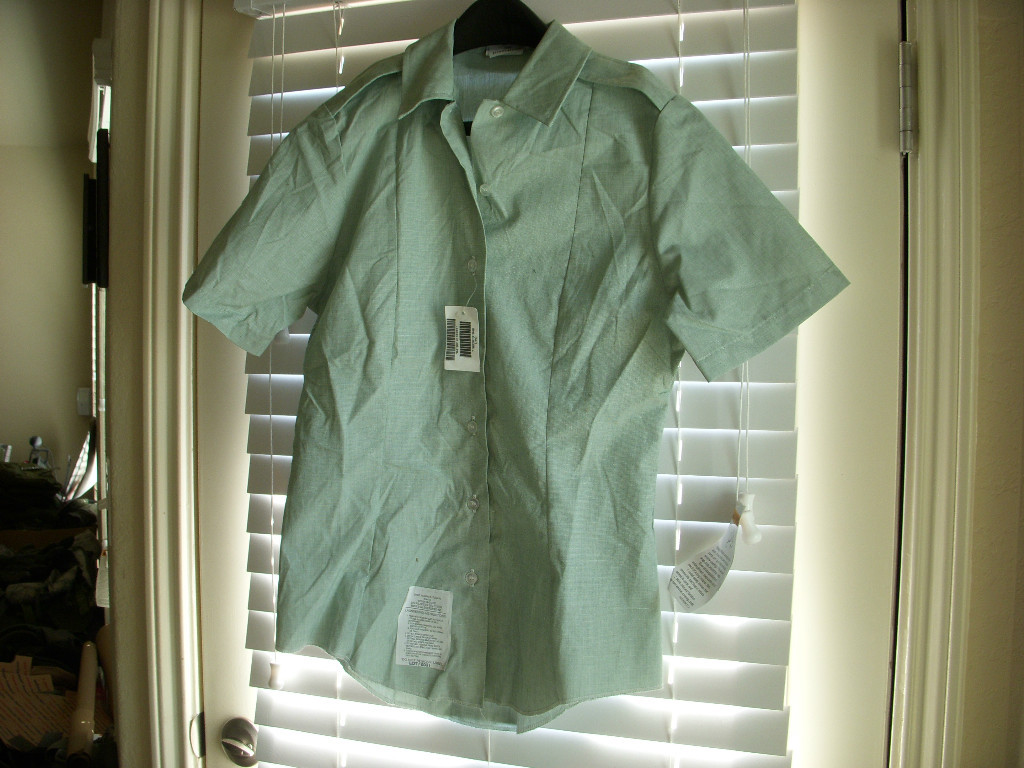 ARMY SHORT SLEEVE SHIRT WOMAN TUCK-IN GREEN SZ 8R ( 34.5") NWT