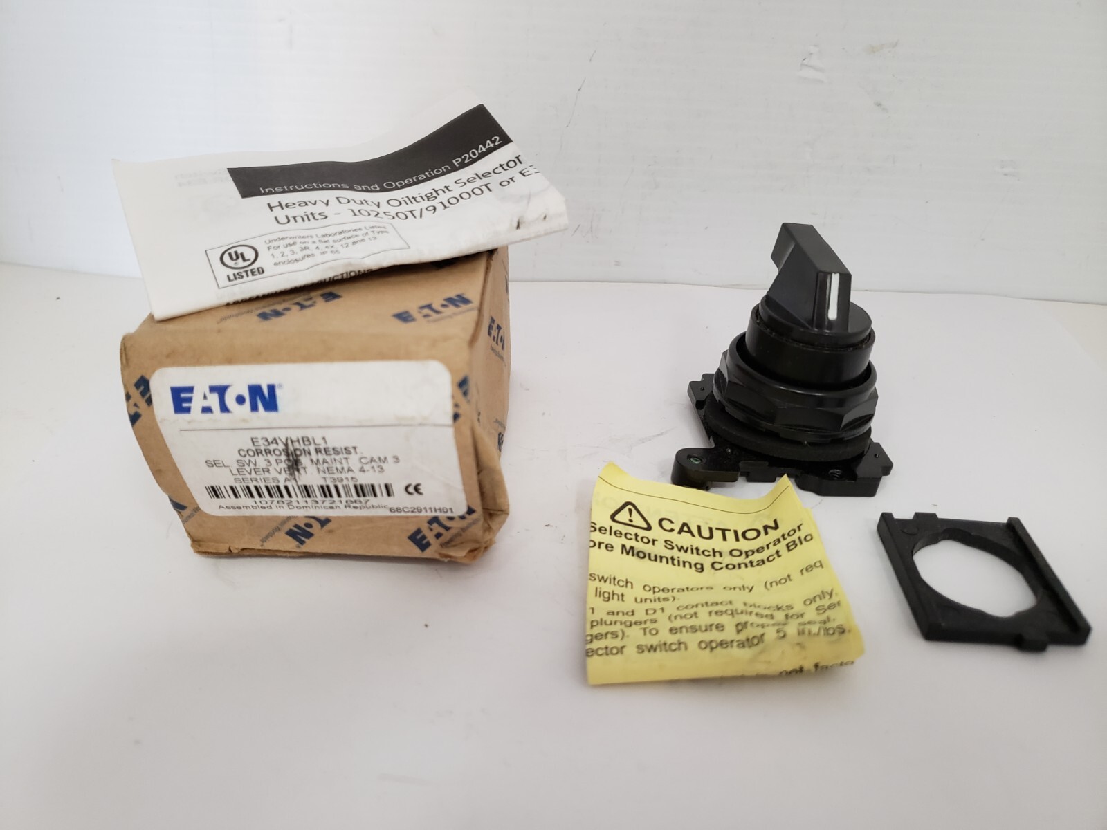 EATON E34VHBL1 SELECTOR SWITCH 3 POSITION MAINTAINED SERIES A1 NIB