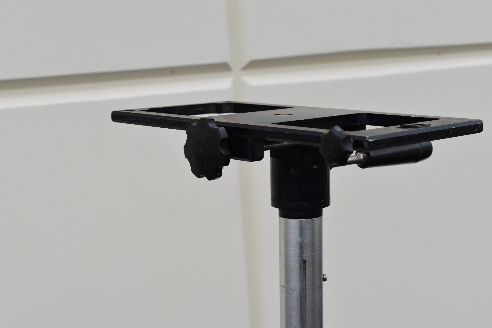 Renishaw tripod base