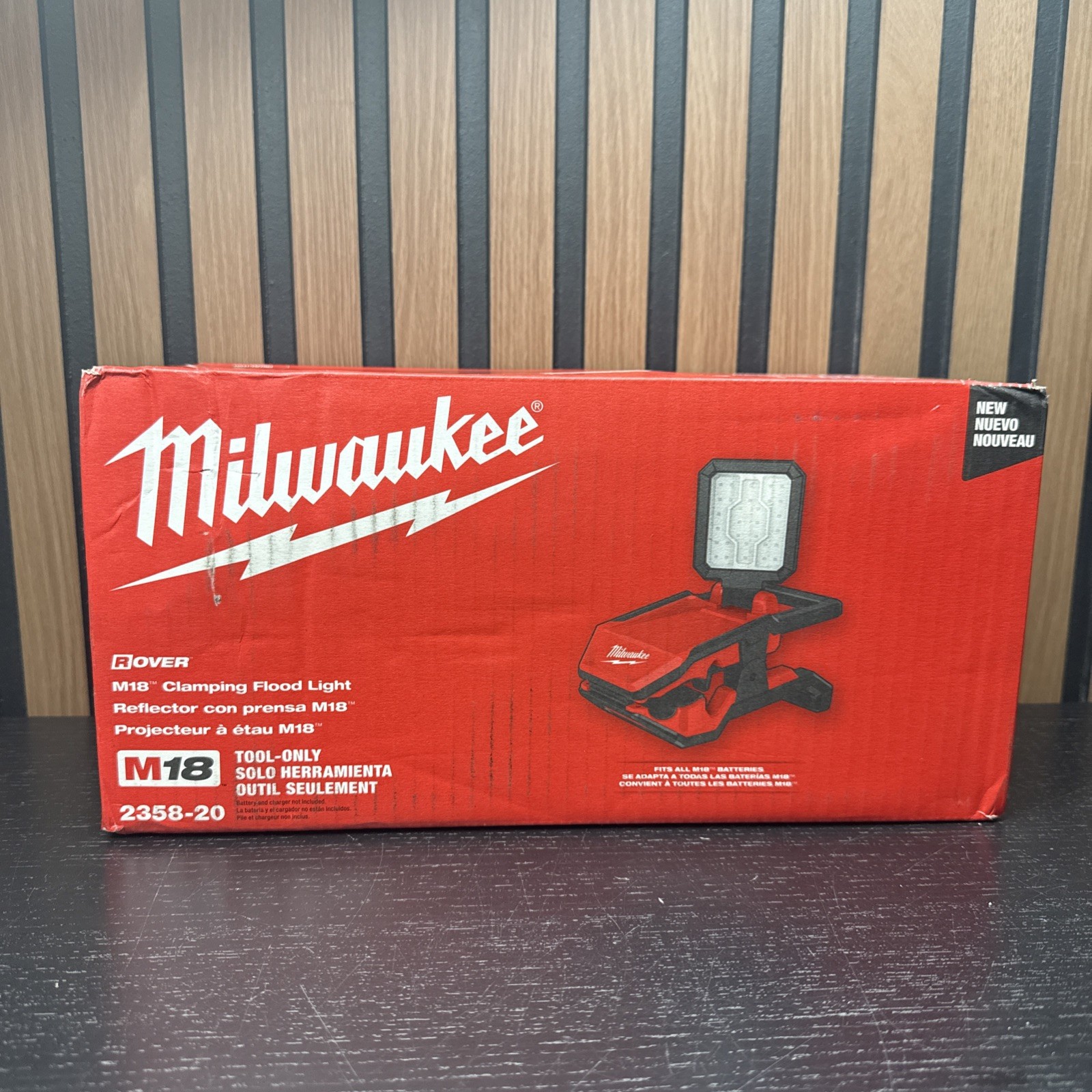 Milwaukee M18 Rover 2000lm Red Clamping Flood Light 2358-20 Tool Only (3466)