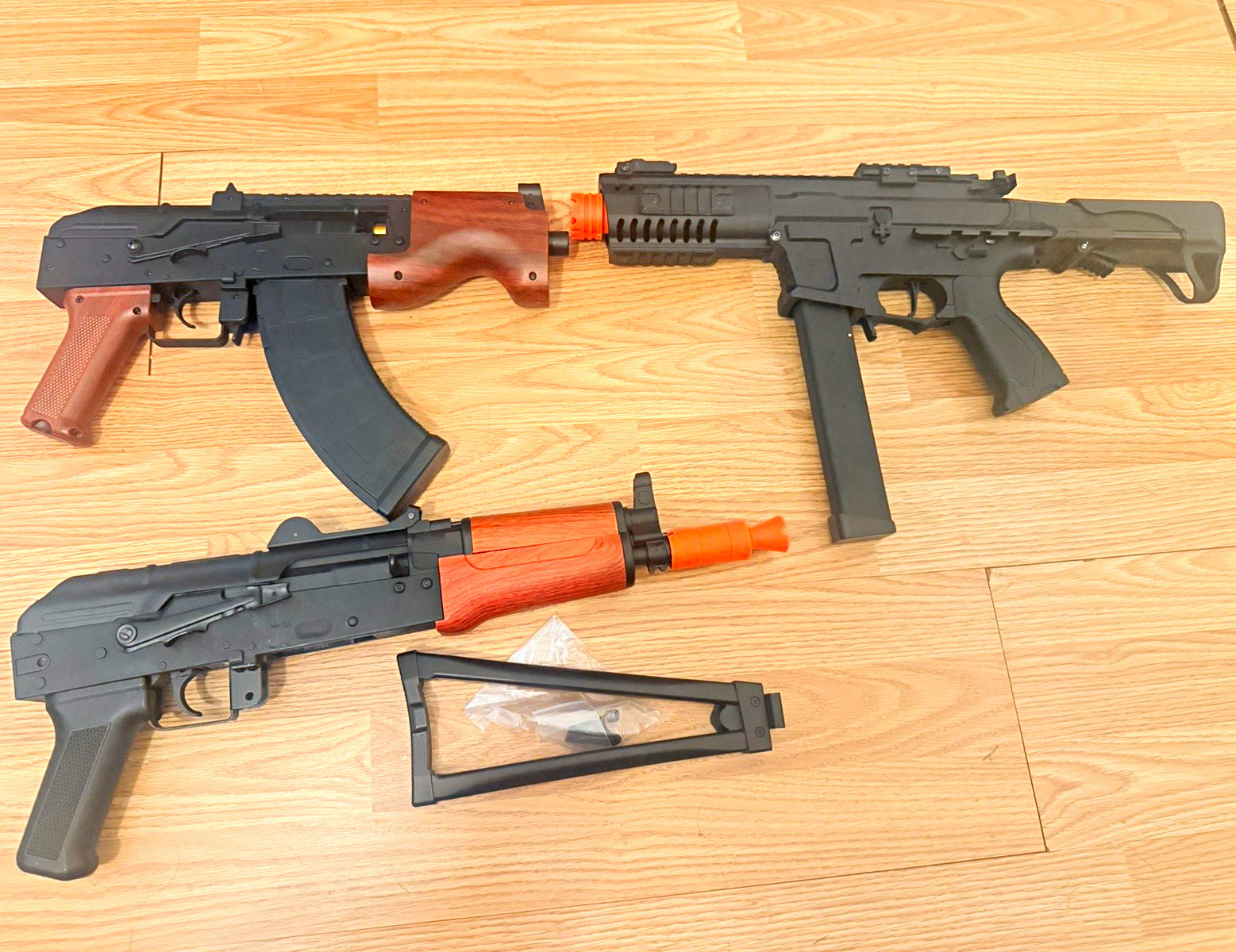 3 Emerbu Pro-Grade Gel Blasters + Batteries & Chargers Read Desc