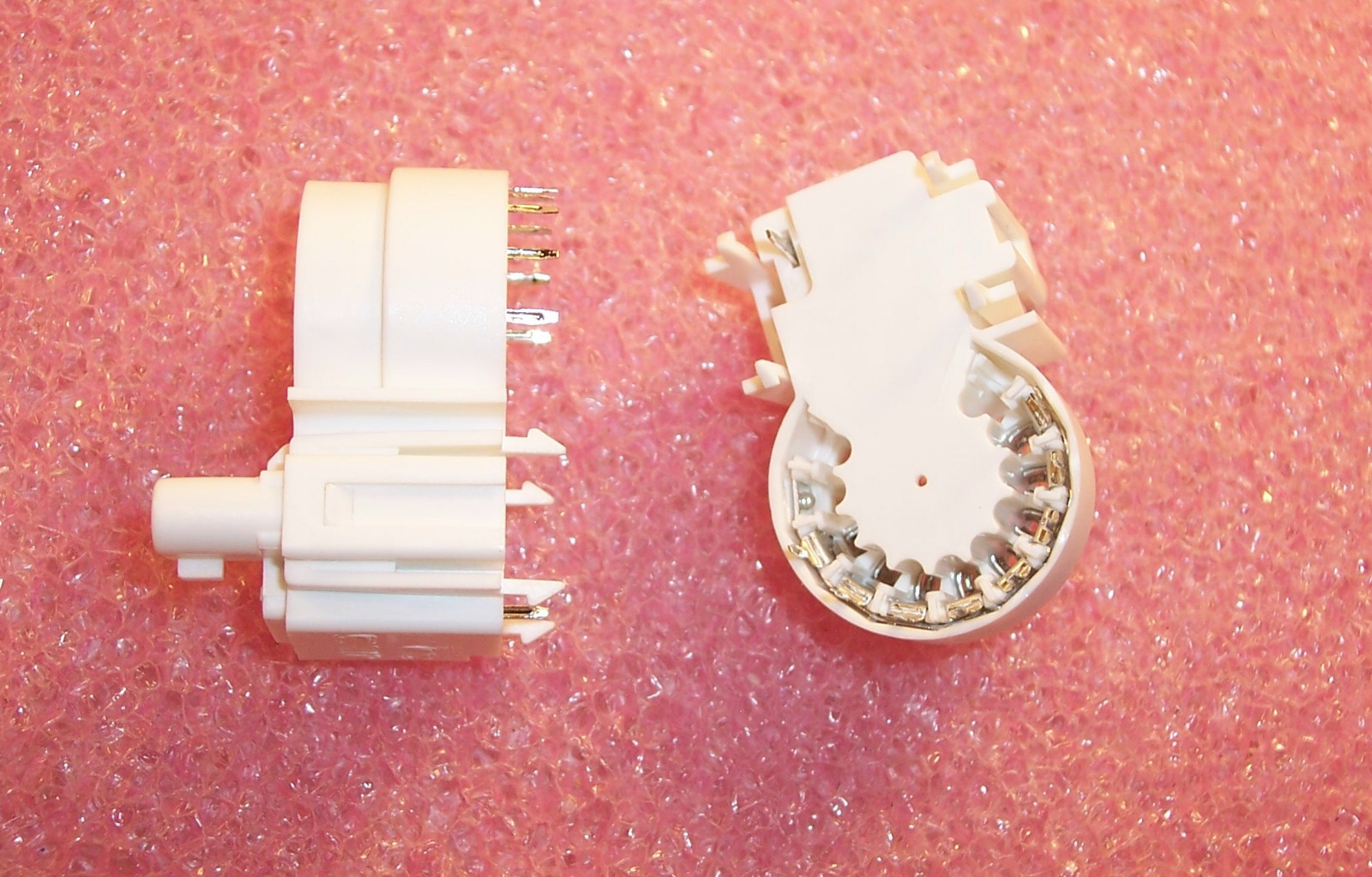 QTY (4) CRT SOCKET 29mm SMALL NECK HPS1521-015113 HOSIDEN B10-277