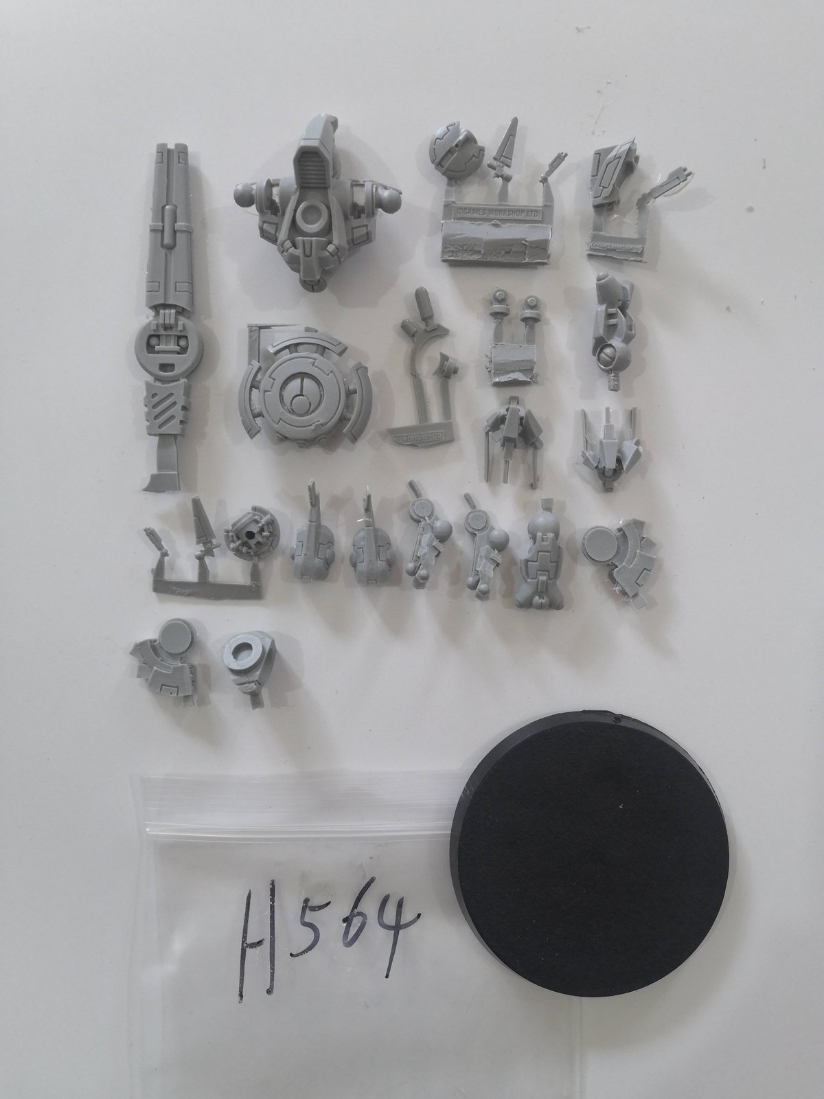 Uncolored model Tau XV9 Battlesuit Commander Shas'O R'Alai WOW
