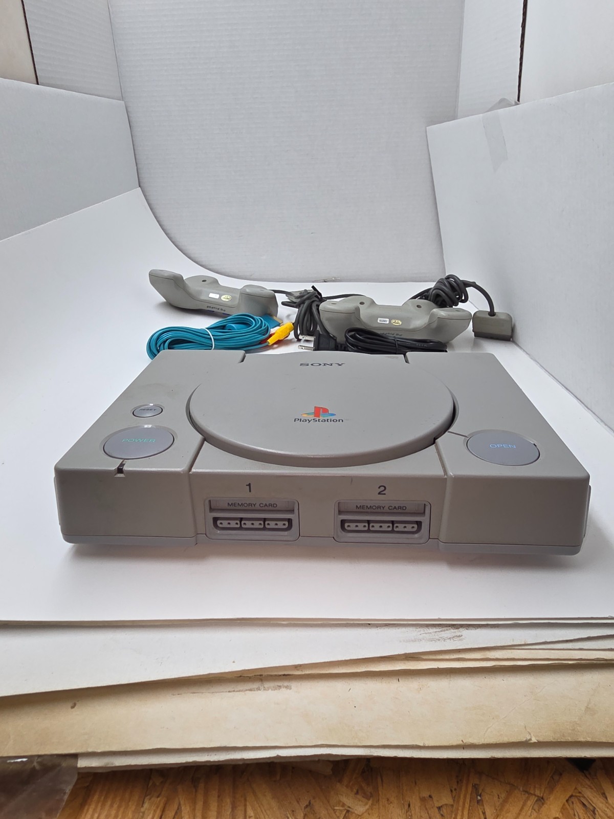 WORKING SONY PLAYSTATION 1 SCPH 5501 CONSOLE W/2 CONTROLLERS COMPLETE #H9