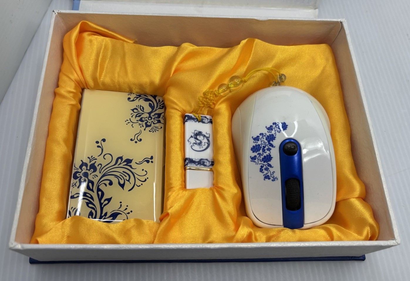 QUINTESSENCE Accessory Kit Wireless Mouse Card Case