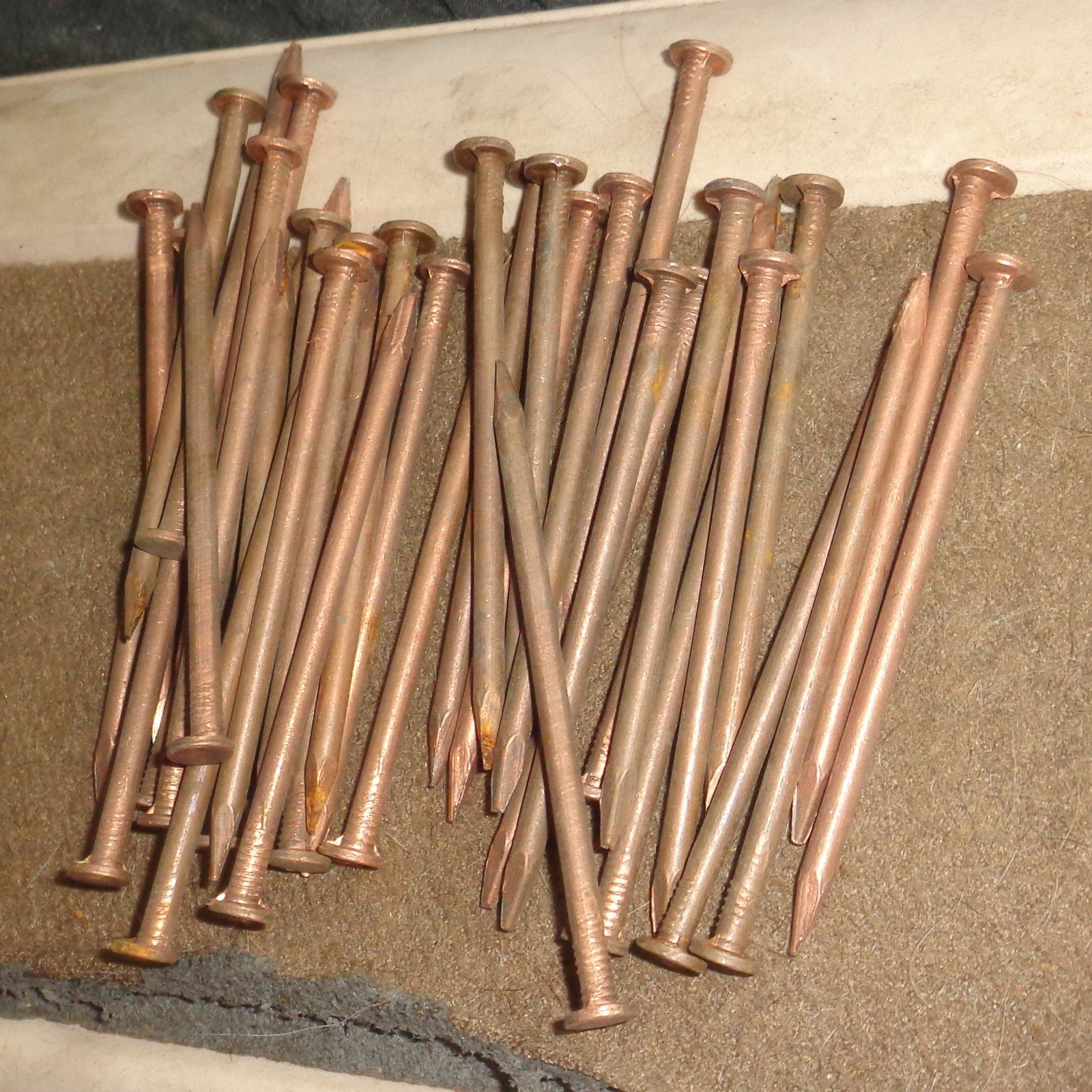 LOT OF 50 COPPER COATED NAILS LINEMAN