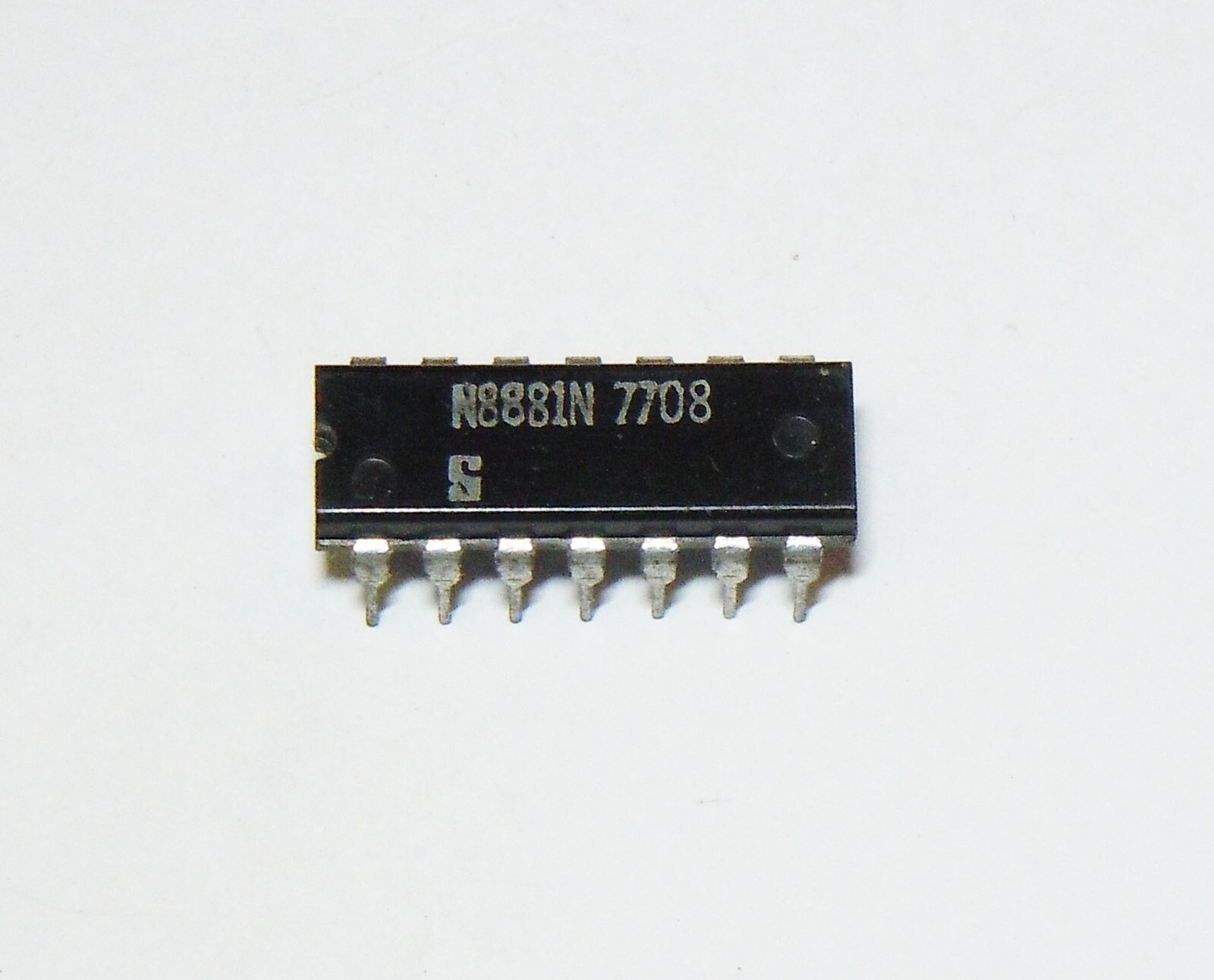 Signetics N8881N Quad 2 Input NAND Gate IC SHIPS *SAME* DAY