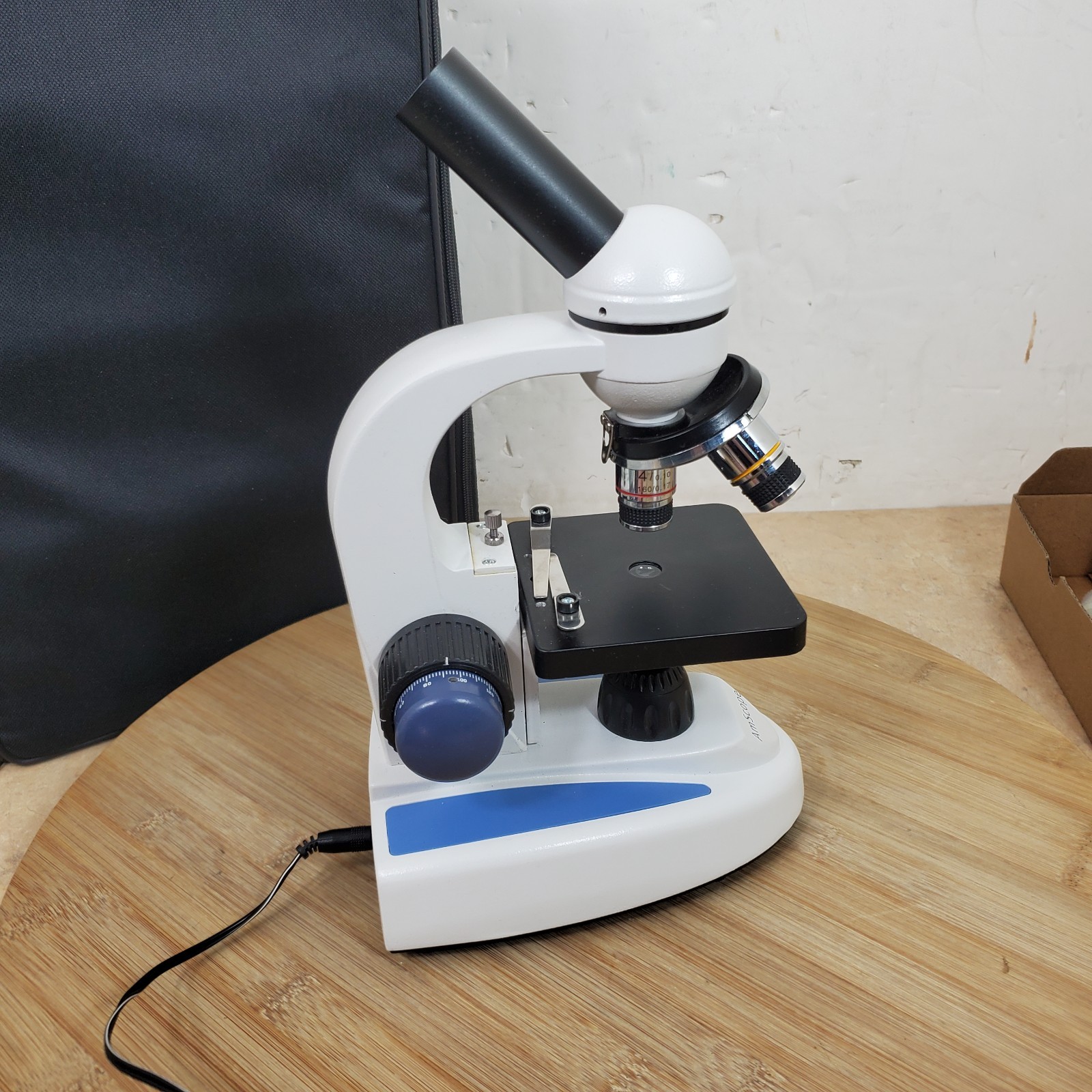 Amscope XSP-116F Biologial Microscope 4x 10x 40x Objective + MD500 Camera