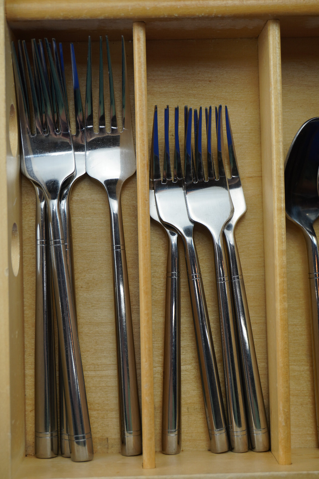 Hampton Ritz 17-Pieces Dinner Salad Forks Tea Table Spoons Knives
