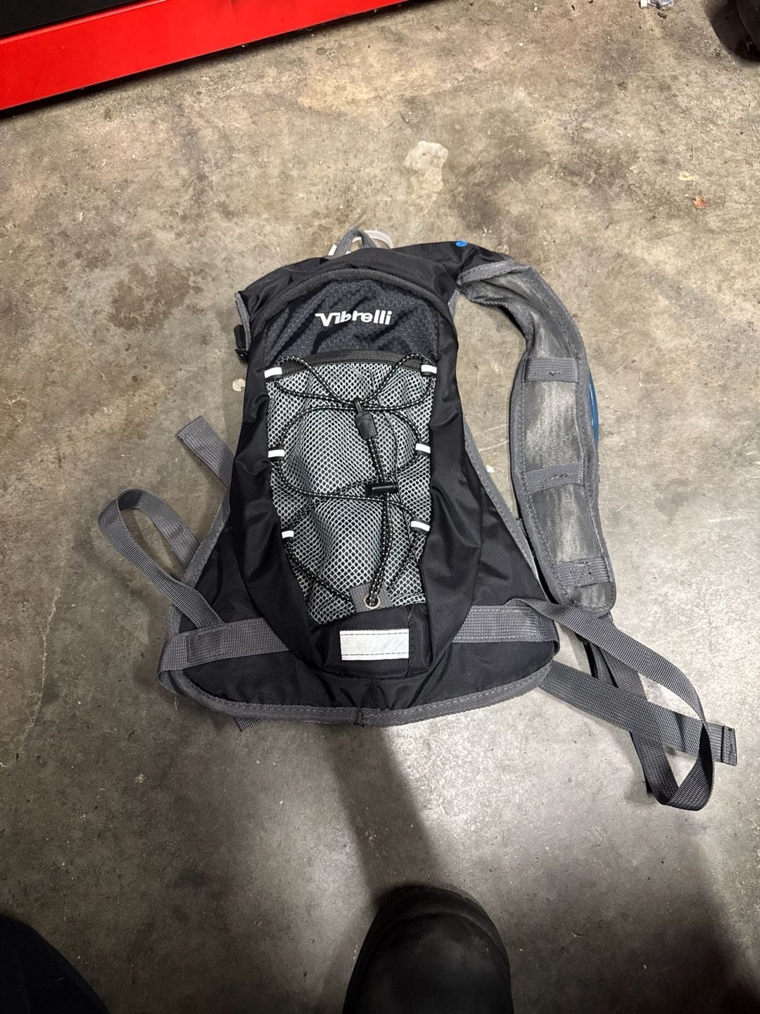 Vibrelli Performance Hydration Backpack with 2L Water Bladder - Black/Gray