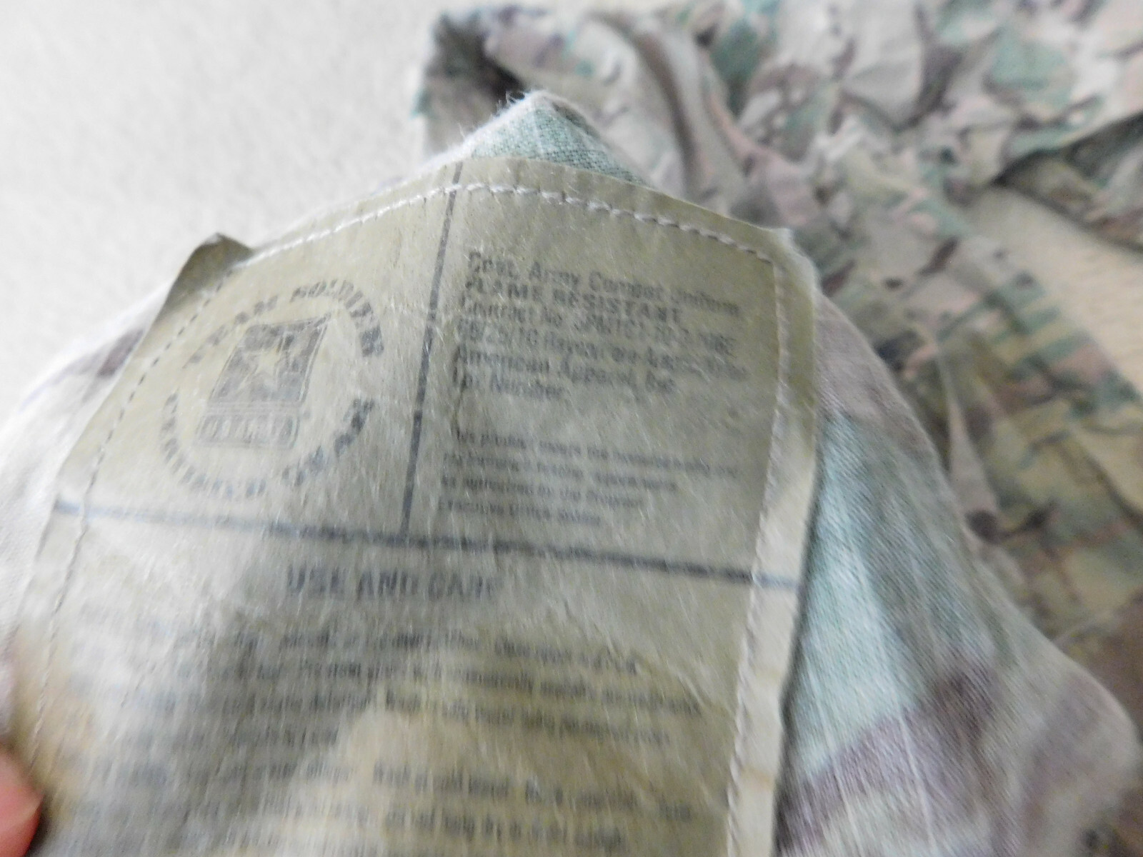 US ARMY MULTICAM FLAME RESISTANT COAT SZ LARGE - LONG