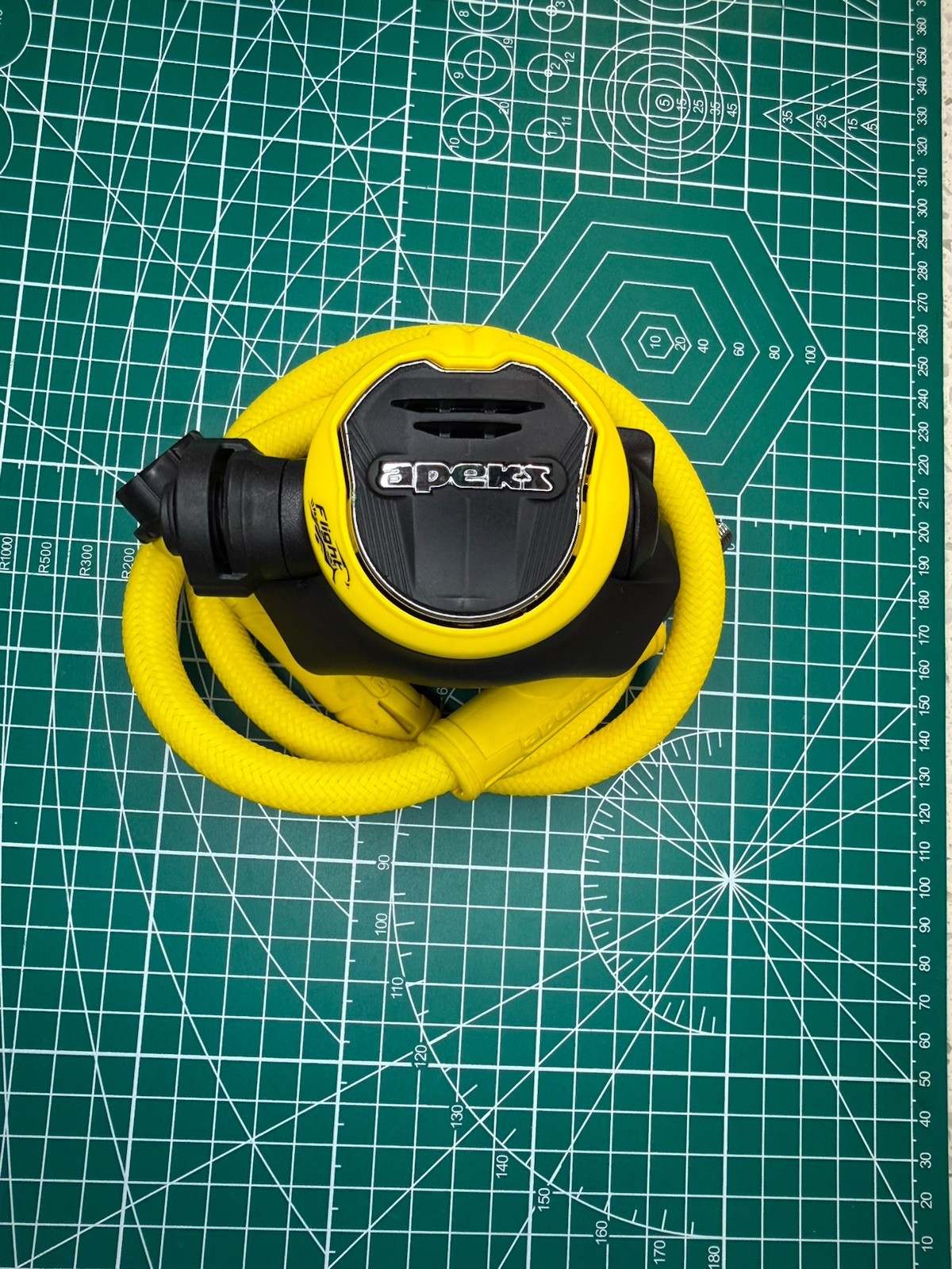Apeks Flight Octopus w/ Apeks QD Flexi Hose- MINT