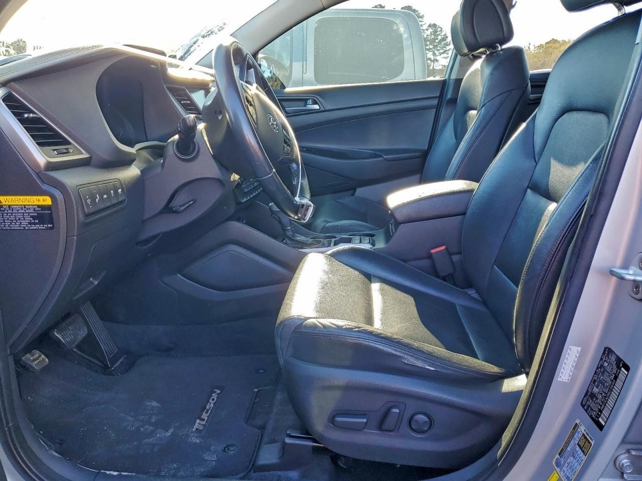 TUCSON 2016 Glove Box 4984405