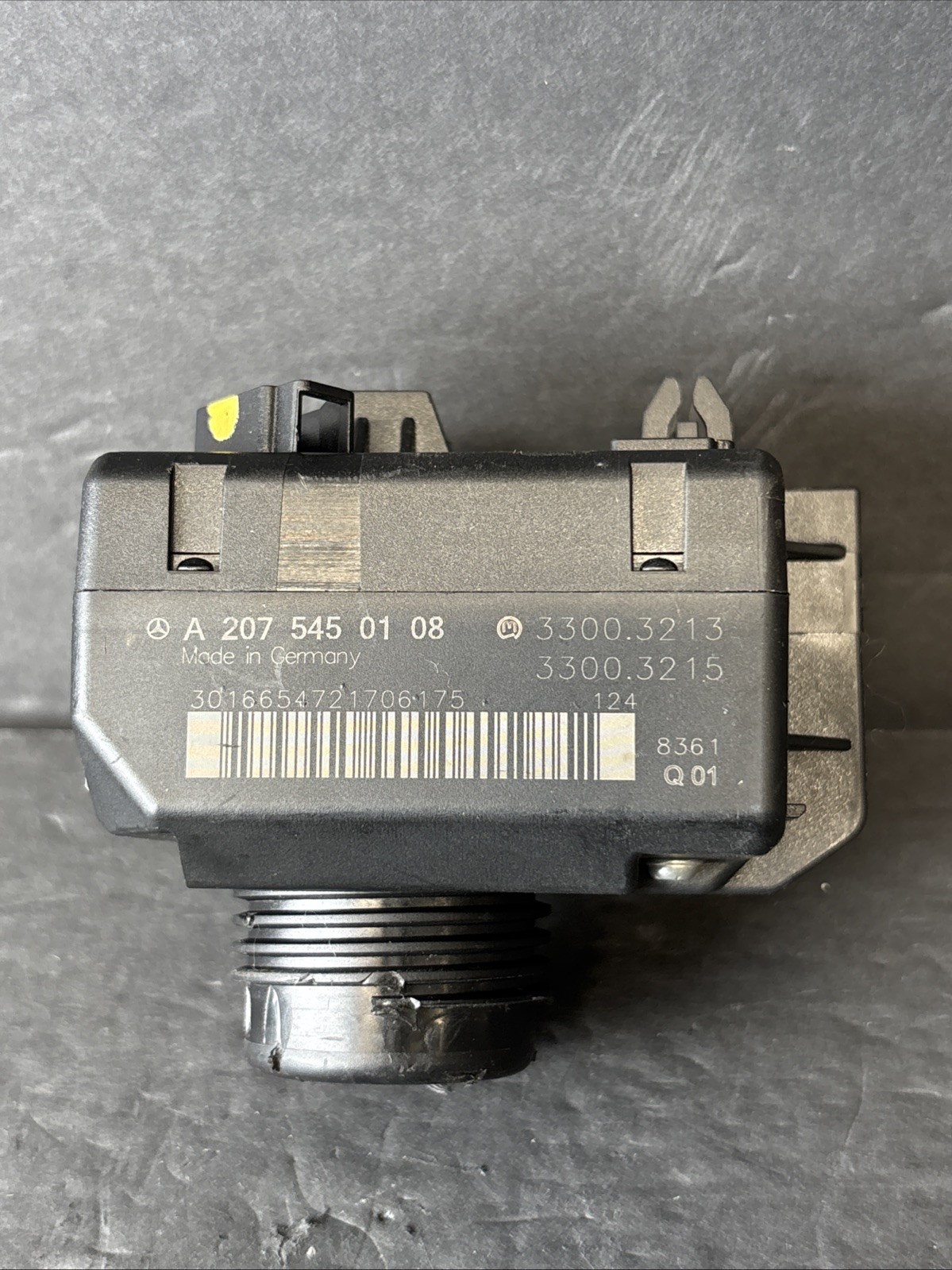 08-14 Mercedes C250 C300 GLK350 Ignition Switch Receiver  a2075450108