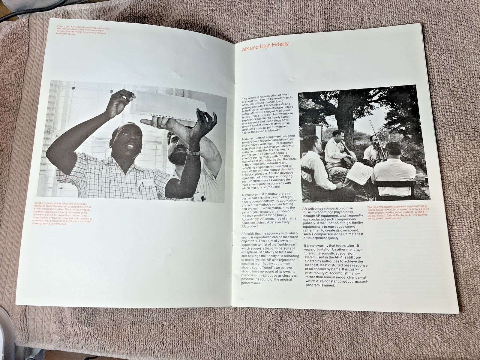 ACOUSTIC RESEARCH / BROCHURE / 21 PAGES / EXCELLENT CONDITION /
