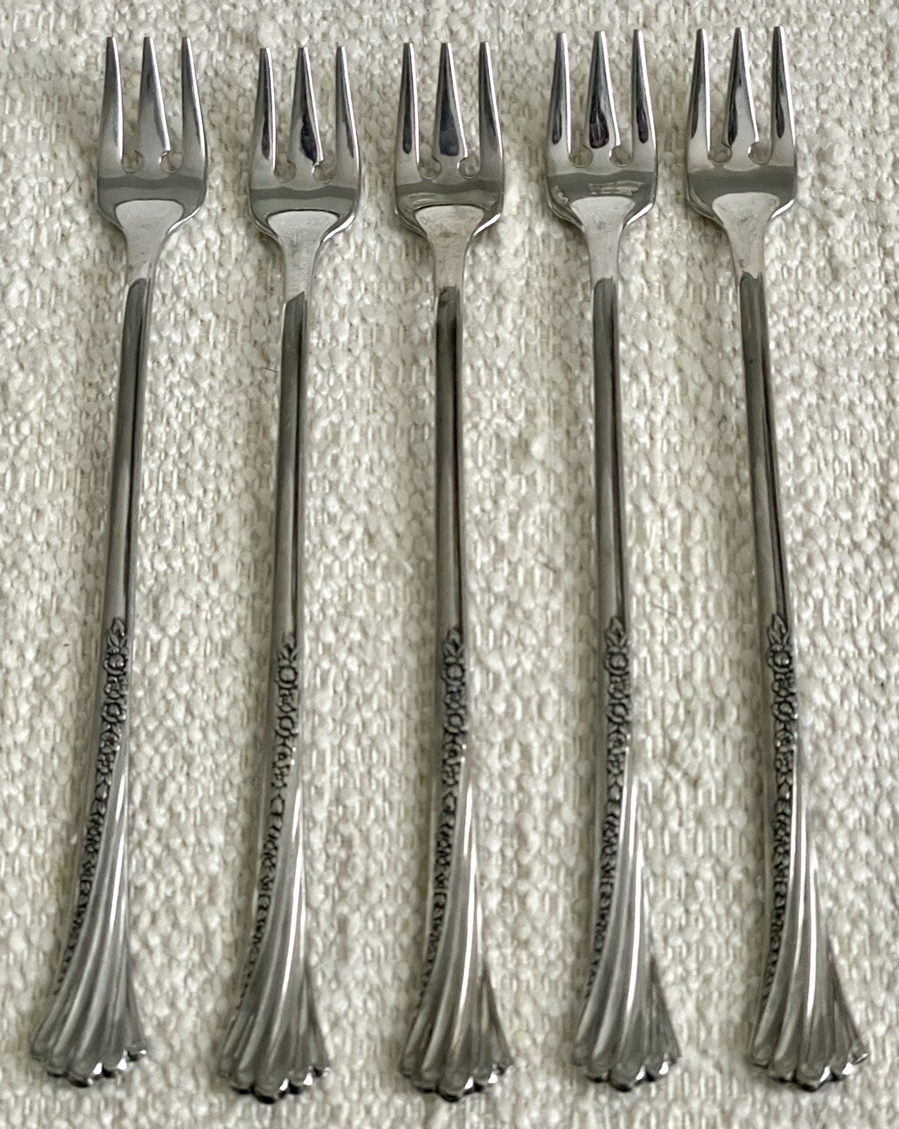 Oneida Distinction Stainless SPRING GLEN Flatware 5 Cocktail Forks 6"  EXCELLENT