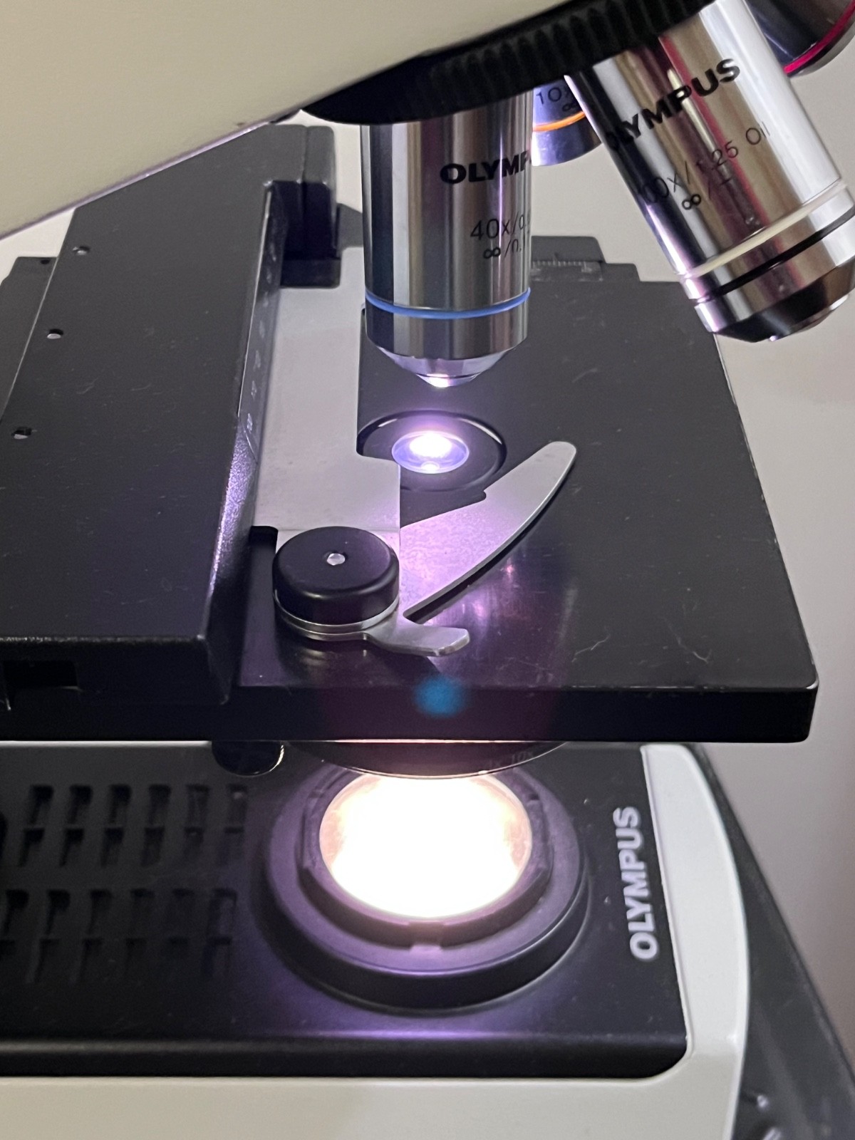 OLYMPUS CX21FS1 BINOCULAR MICROSCOPE PLAN 4 10 40 100 OBJECTIVES Olympus CX21