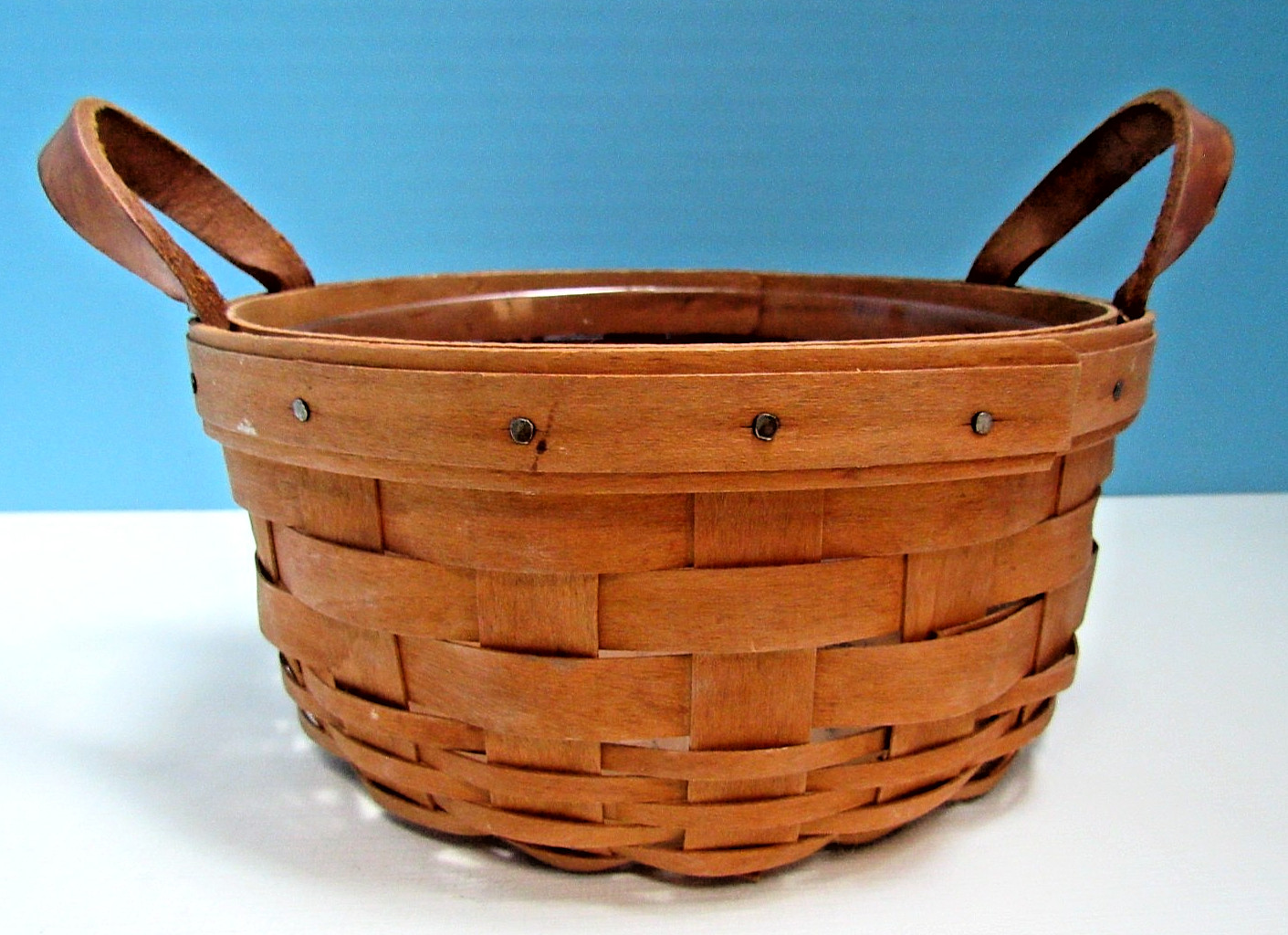 SMALL LONGABERGER HAND-WOVEN BASKET W/LEATHER HANDLES & PLASTIC INSERT