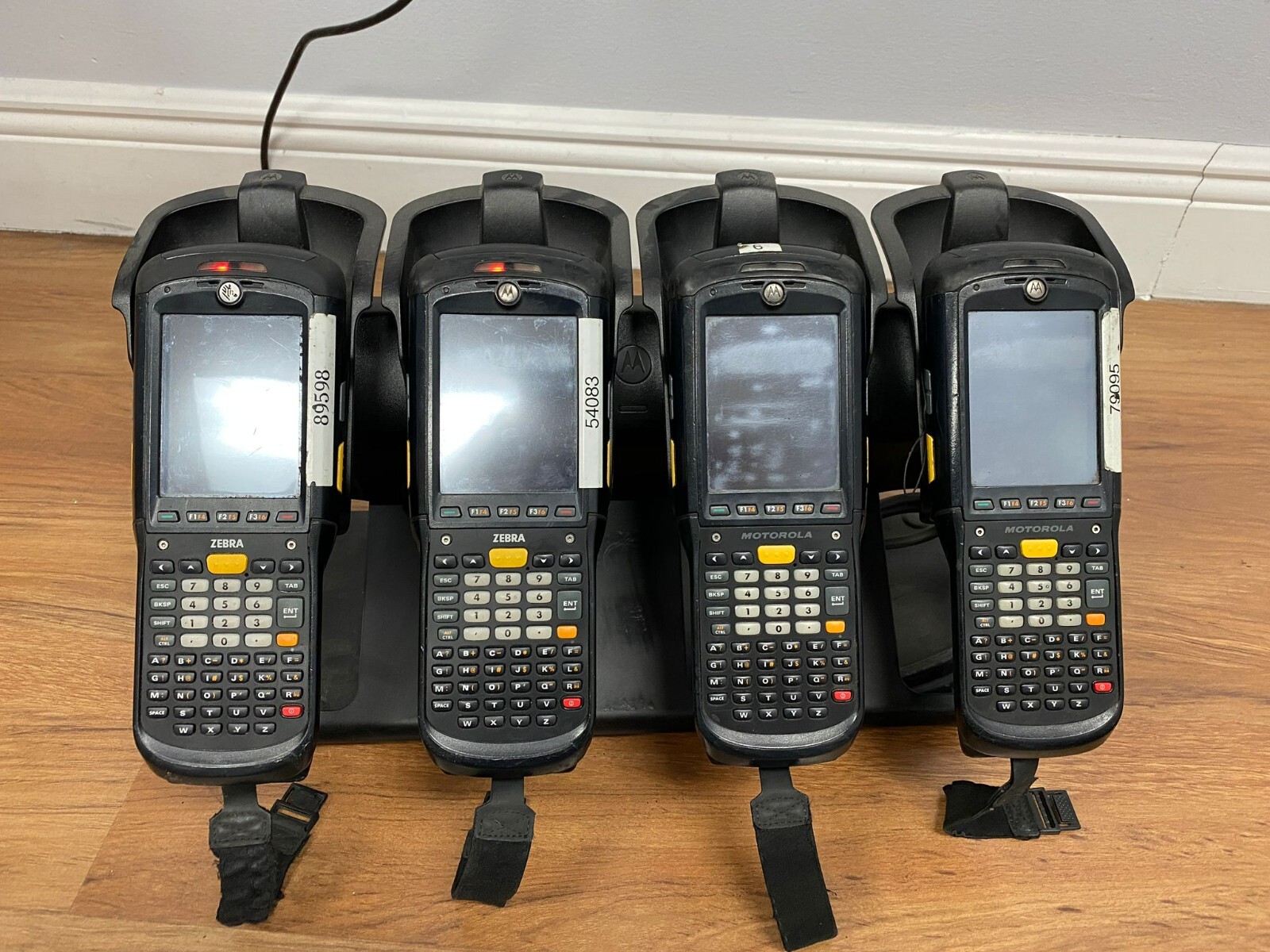 LOT of 4x Motorola Zebra MC9500-K COME W/ 4-SLOT CHARGING CRADLE POWER