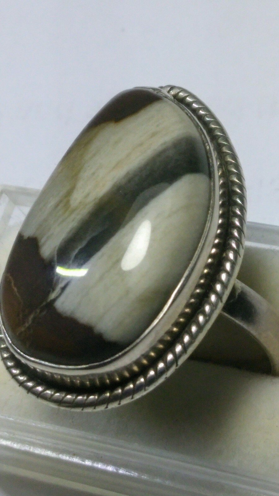 FETCHING UNTREATED NATURAL AGATE IN STERLING SILVER.925 RING SIZE 9.5-9.75!