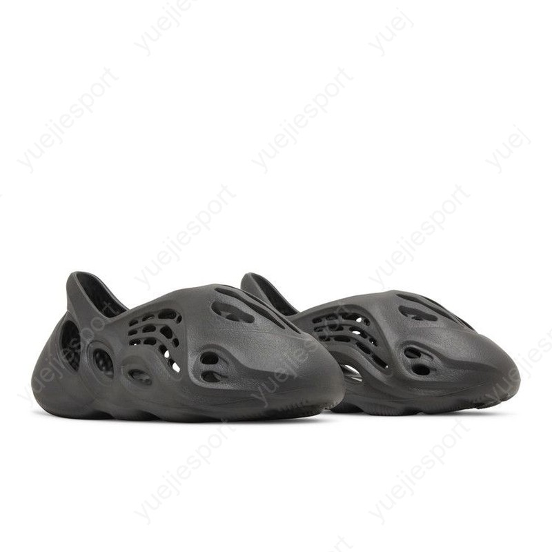 adidas Yeezy Foam Runner Onyx HP8739