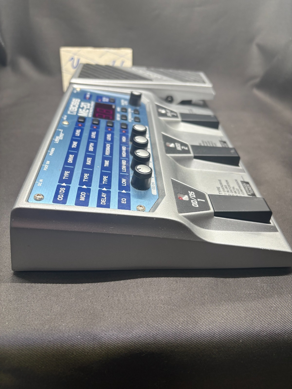 BOSS ME-20 guitar effects pedal Multi-Effects