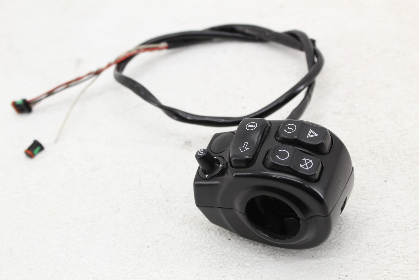 17-23 Harley Davidson Street Glide Right Control Switch Pack