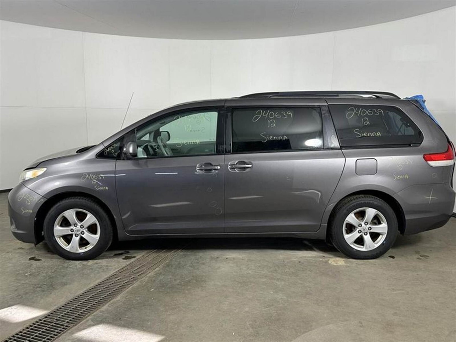 2011-2016 Toyota Sienna Engine Fuse Box