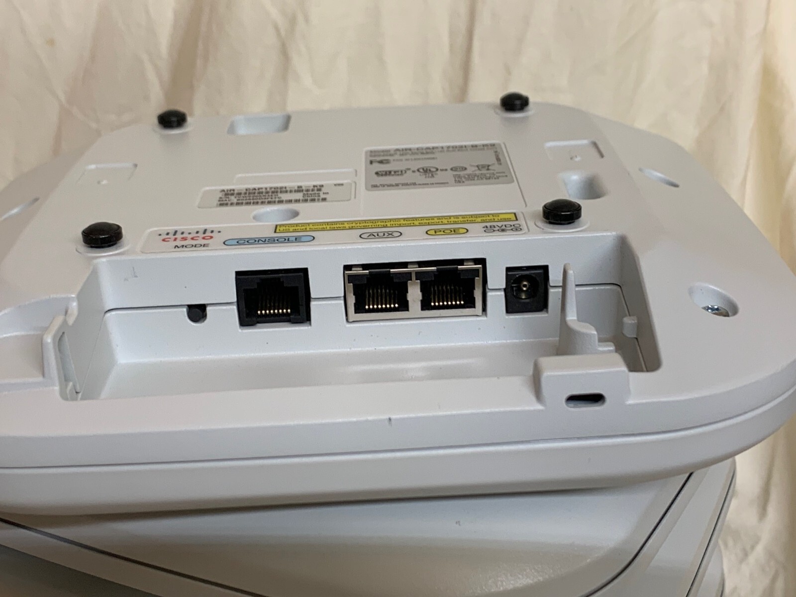 Cisco access point AIR-CAP1702I-B-K9 w/install brackets (both)
