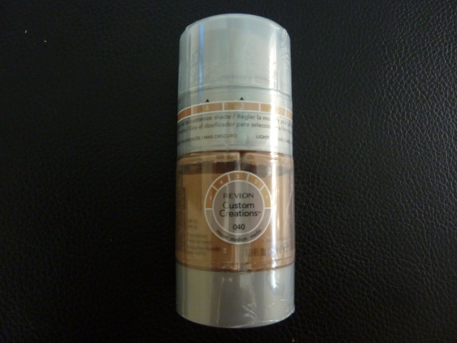 Revlon Custom Creations Foundation - MEDIUM  #40 - One New / Sealed Product