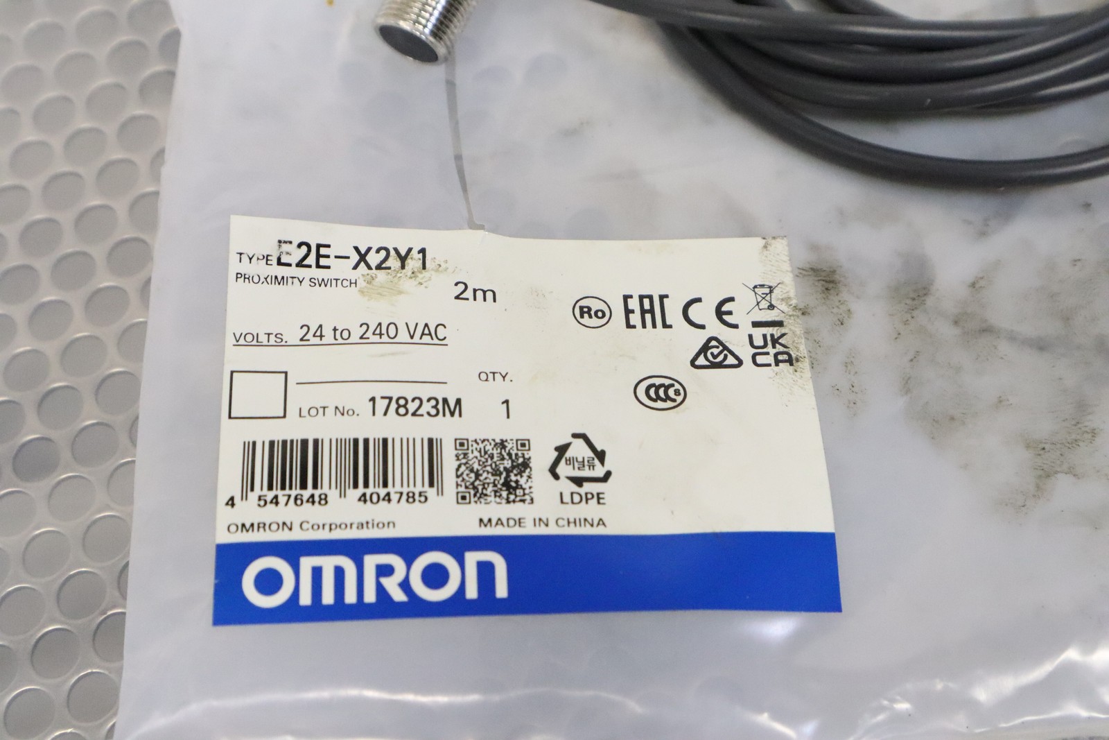 Omron E2E-X2Y1 Proximity Sensor 24-240VAC 2m New Old Stock