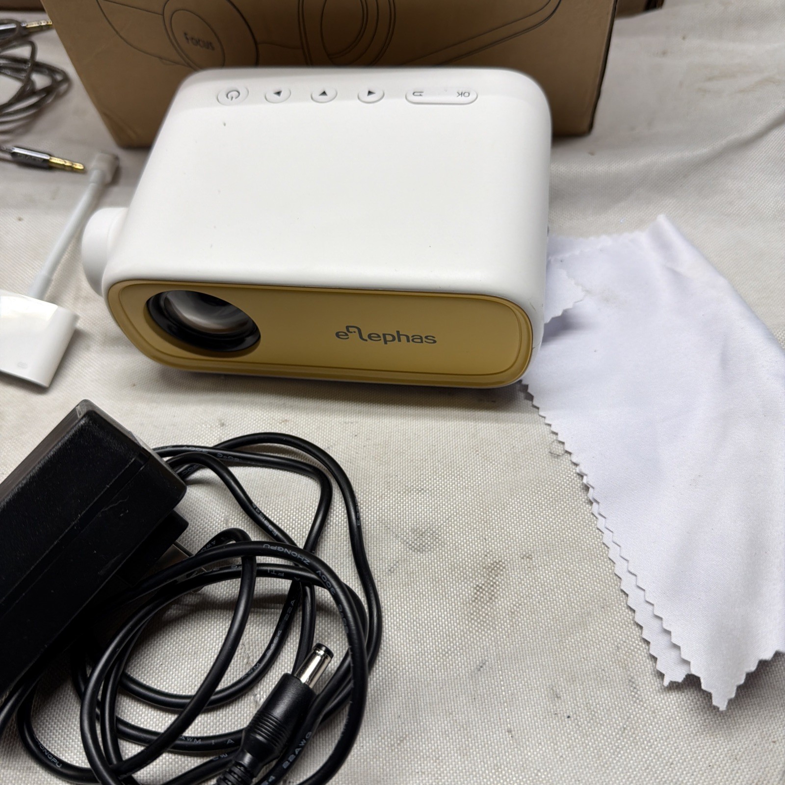 Mini LED Portable Video Projector Elephas