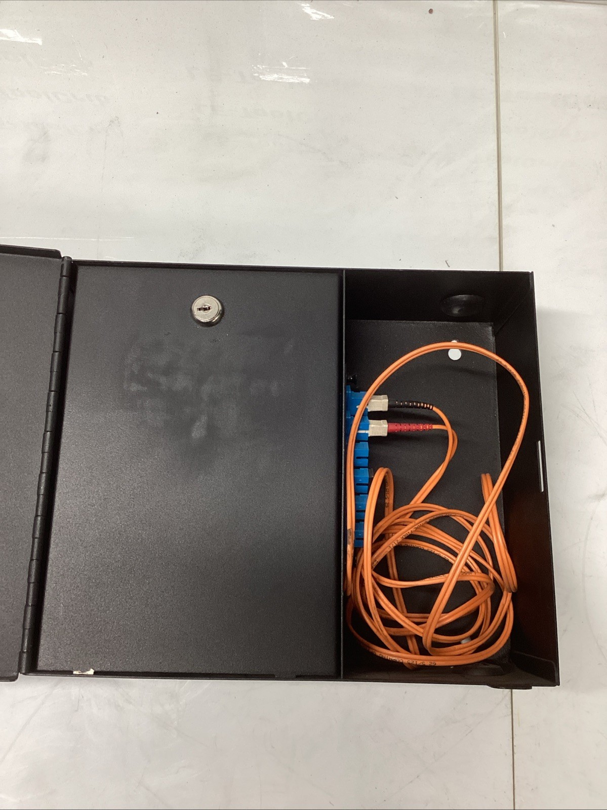 6 Port SC Wall Mount Patch Panel Locking Enclosure w/ Splice Tray. U-268s
