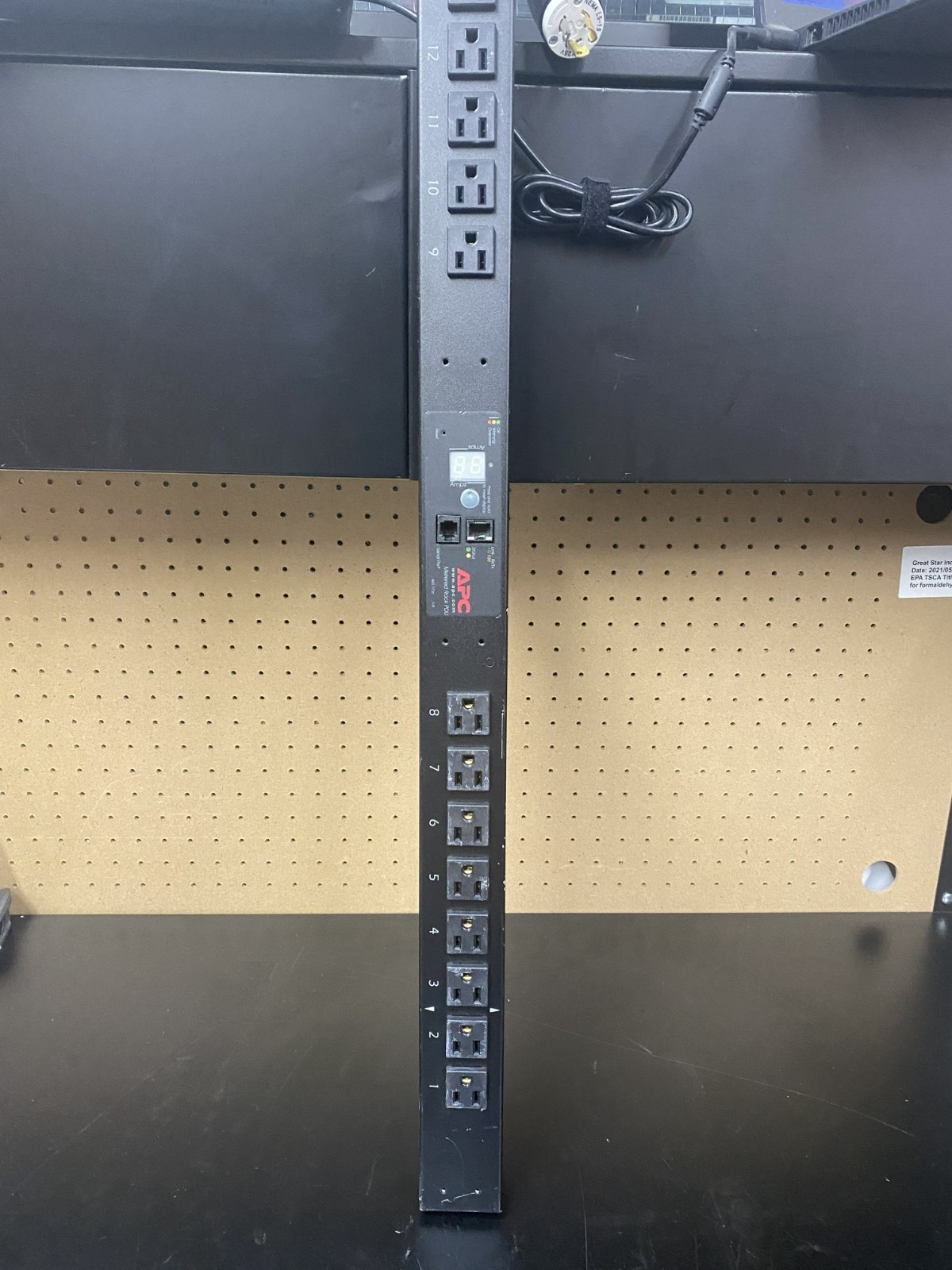 APC AP7831 PDU  APC AP7831 Rack PDU, Metered, 0U USED - BLACK