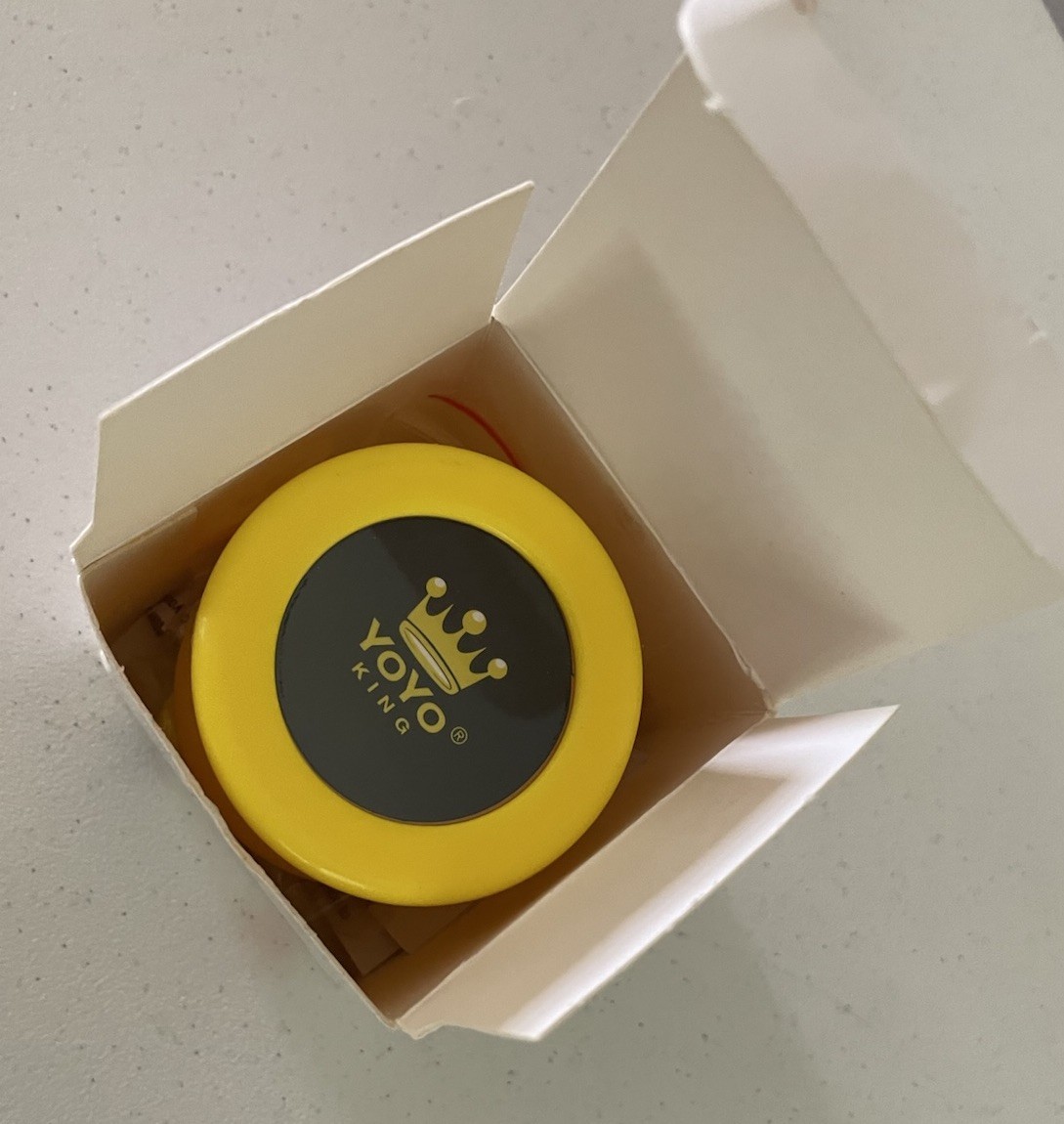 NEW in Box Yoyo King Merlin Yellow Yoyo with Extra String Kit