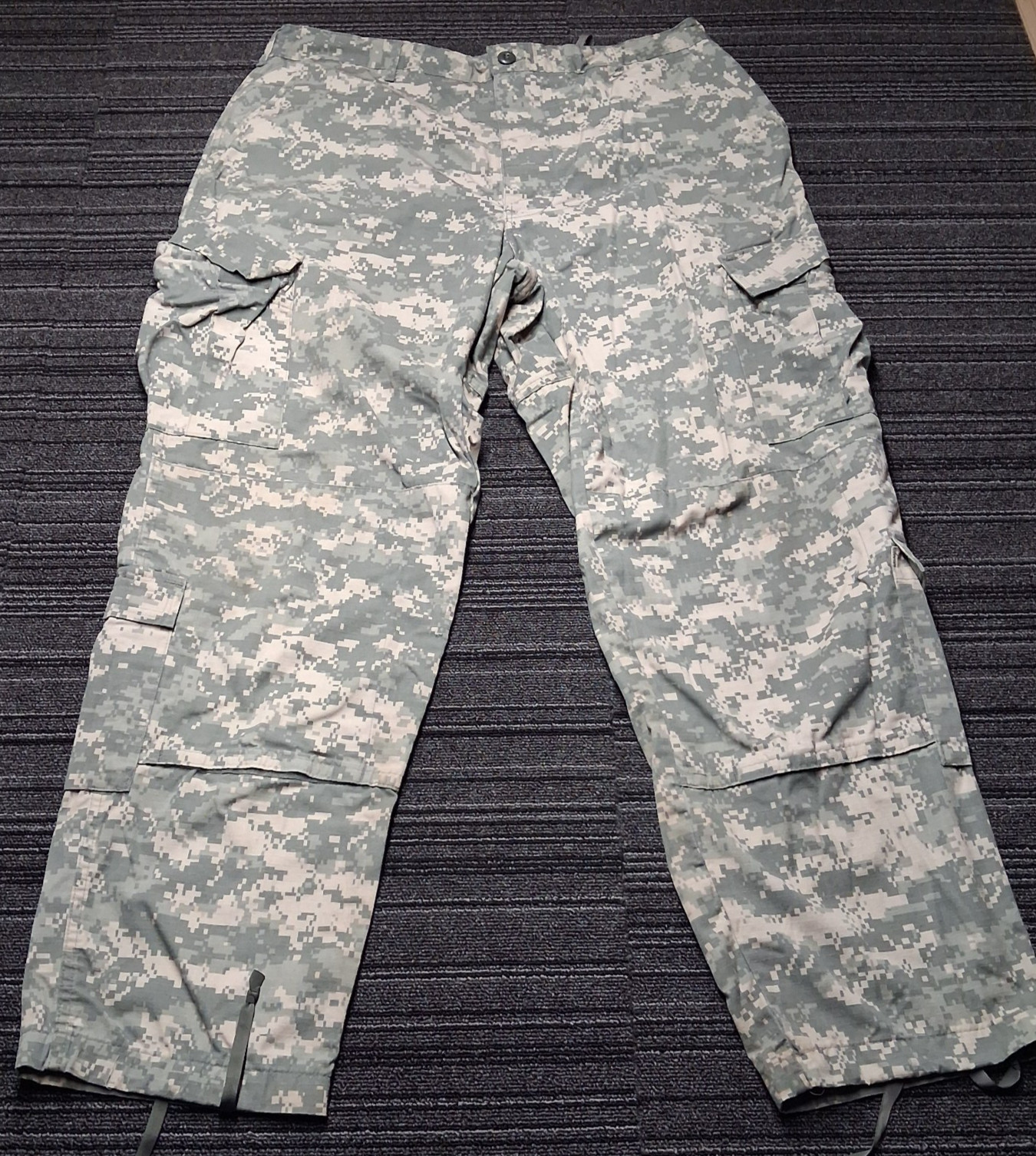 US Army ACU UCP Digital Camo Combat Cargo Pants Large Regular Military Issue