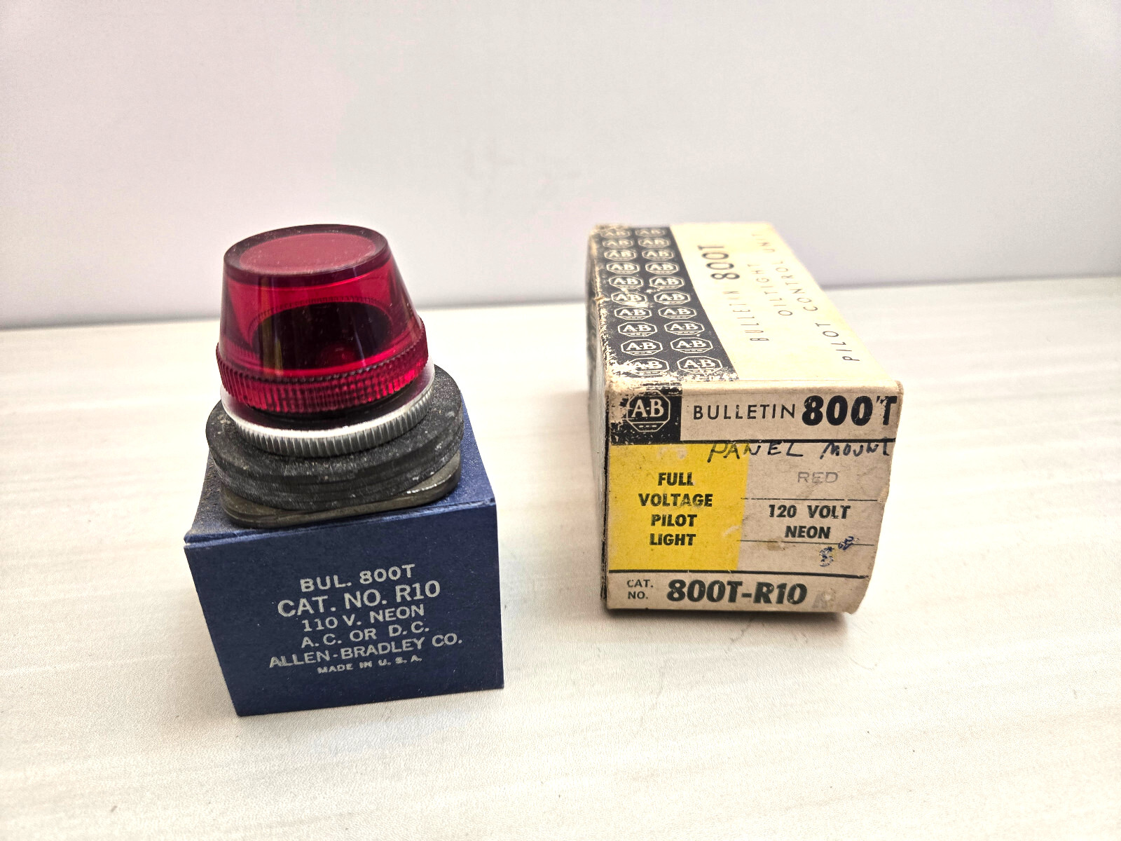 Allen Bradley 800T-R10 Panel Mount Neon (RED)
