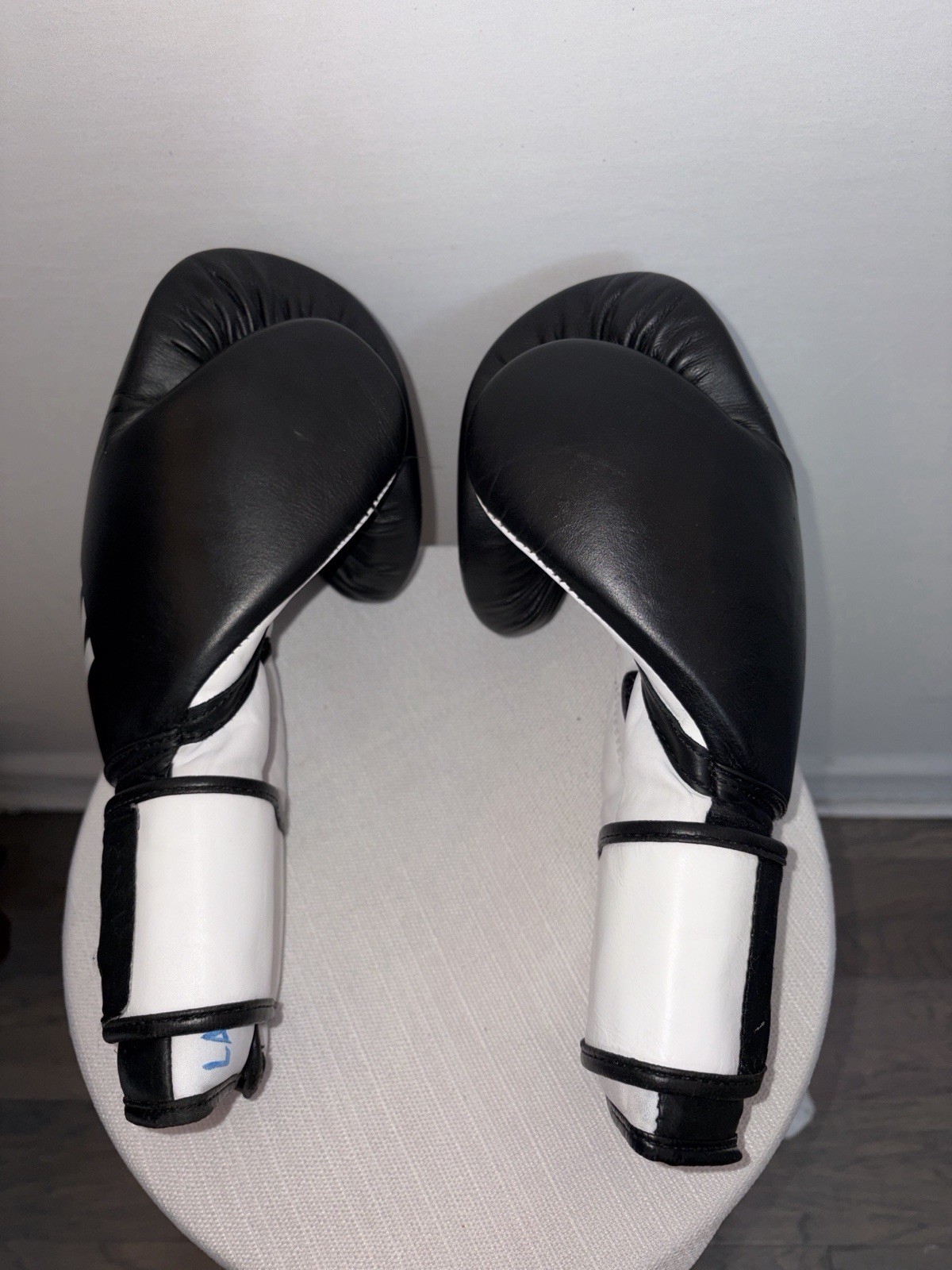 Knockout Austin Boxing Gloves 14 oz Leather Black White Hook Loop(F108)”””