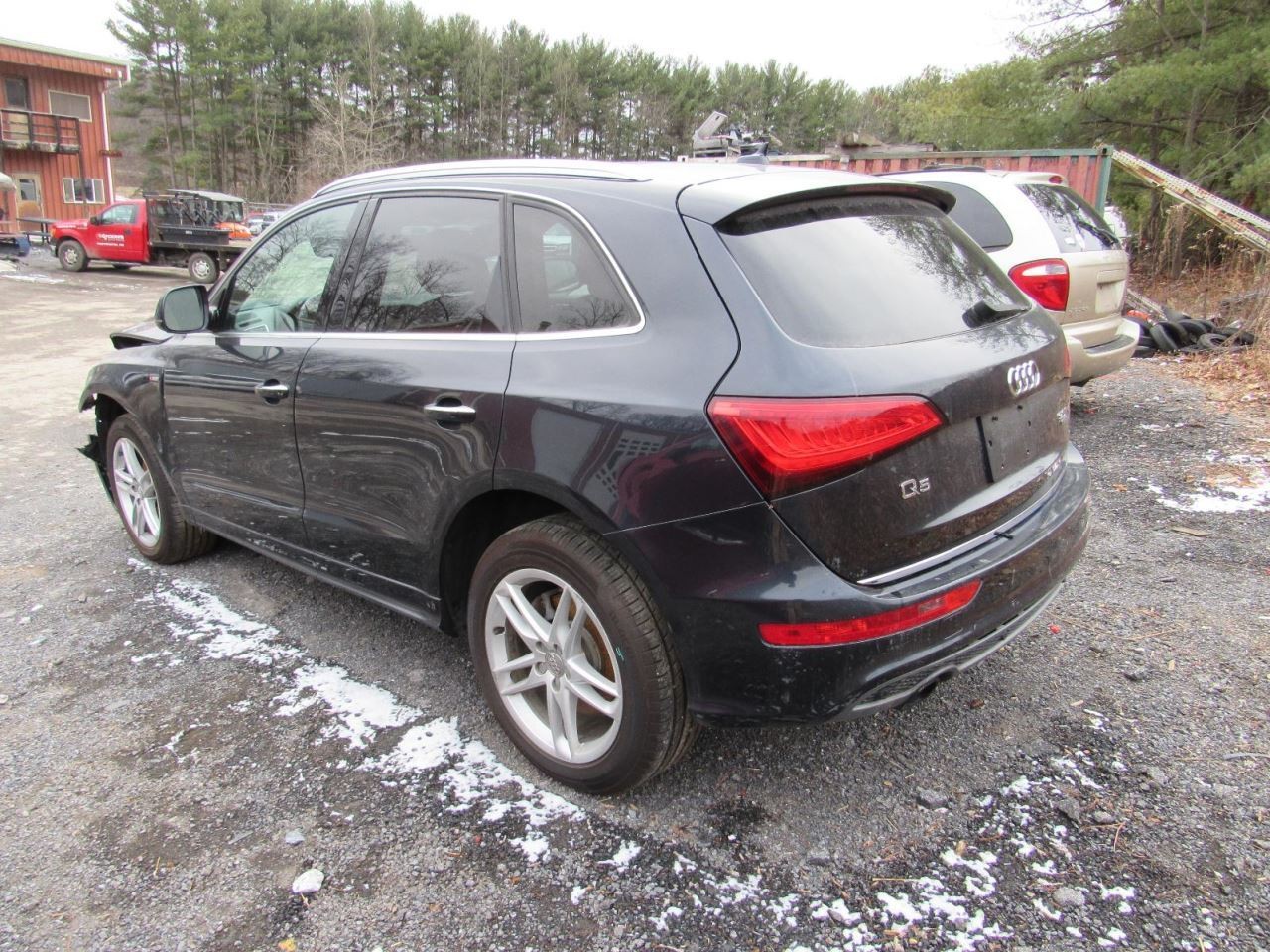 Q5 2015 Glove Box 1104746