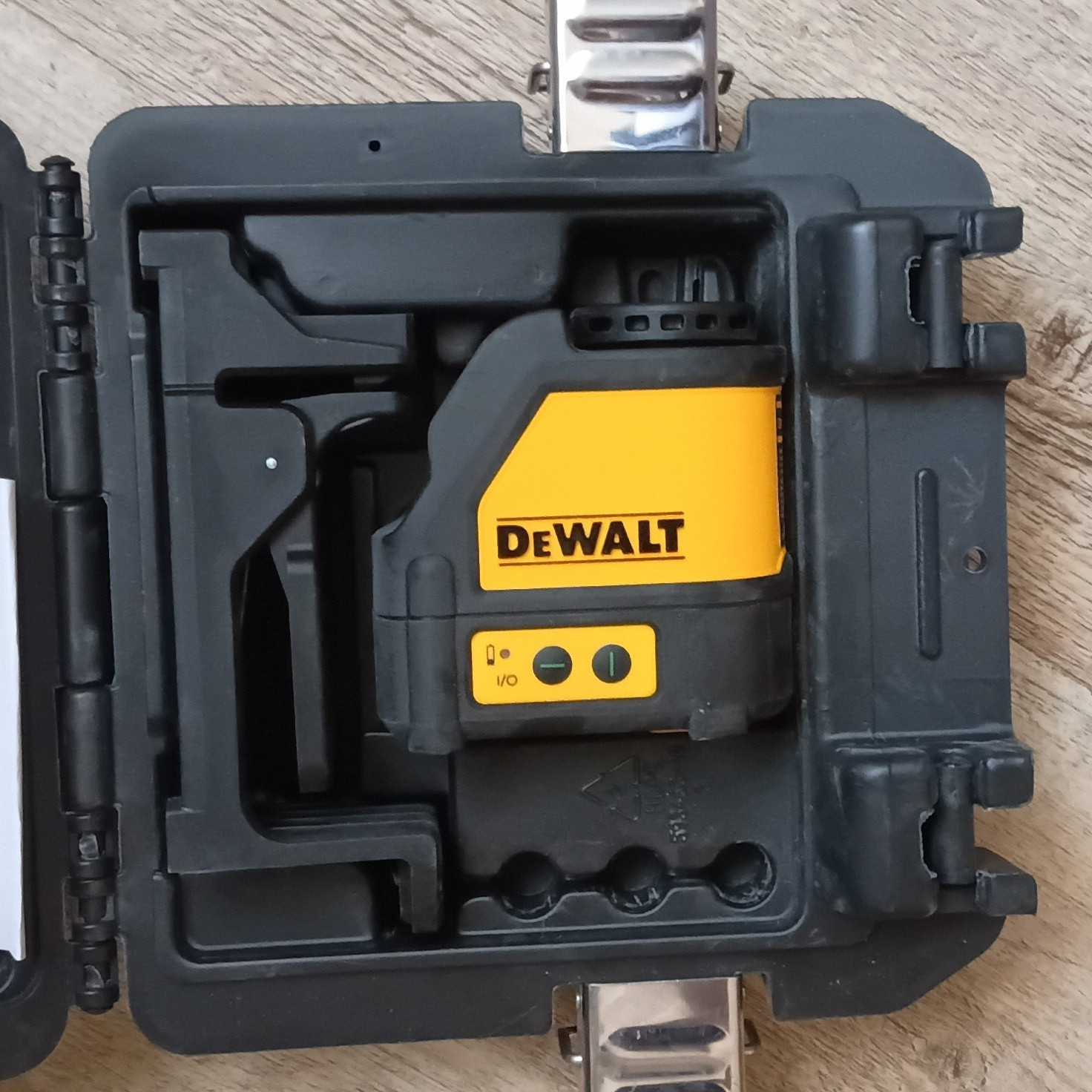 DEWALT DW088 Self-Leveling Cross-Line Laser Level, 2-Beam Red