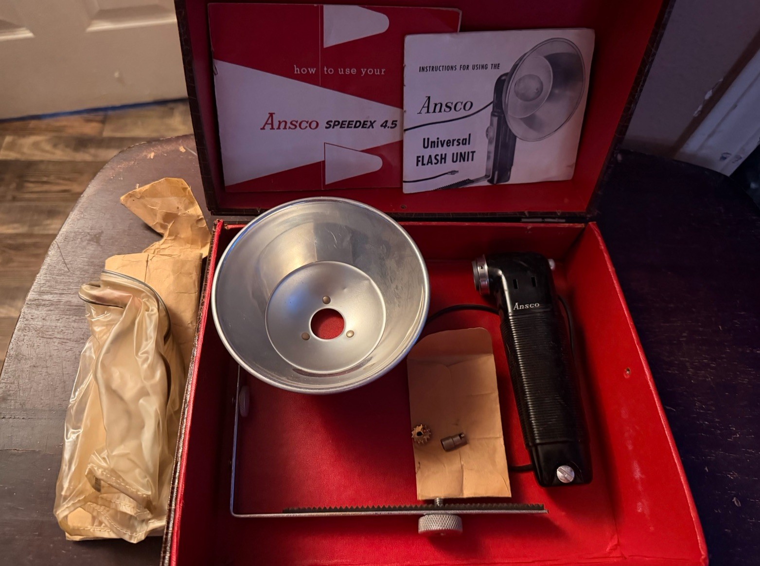 Ansco Speedex 4.5 Flash Gun Strobe w/ Reflector, Case, Bracket Mount *READDESCRI