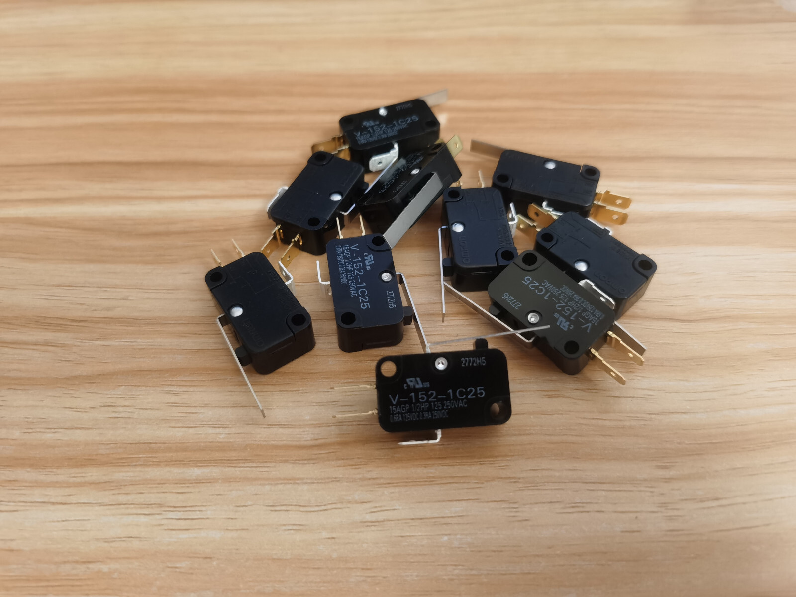 10PCS New Omron V-152-1C25 V1521C25 Microswitchs