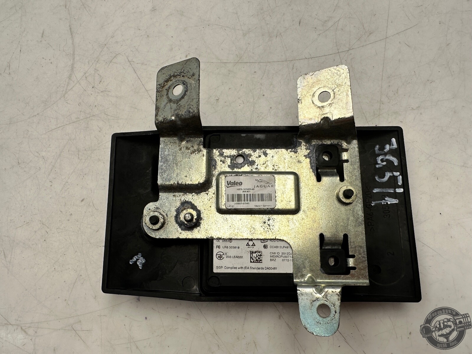 2016-2019 JAGUAR XE REAR LEFT (DRIVER SIDE) BLIND SPOT SENSOR CONTROL MODULE OEM