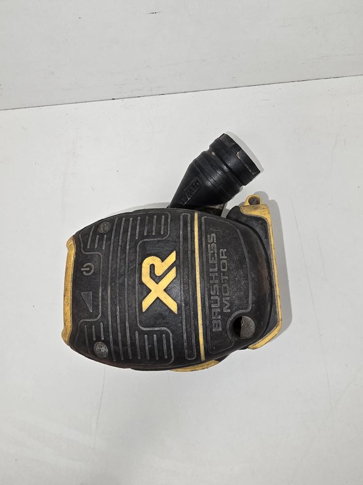 DeWalt DCW200 20V MAX XR Brushless 1/4 Sheet Sander - Used - Tool On (P08037525)