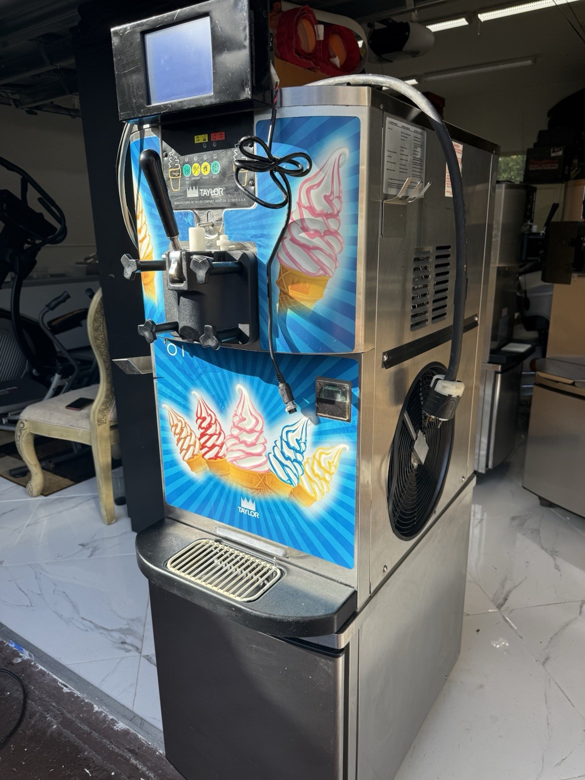 TAYLOR C707 - SOFT SERVE ICE CREAM MACHINE  WITH FLAVOR BURST SYSTEM